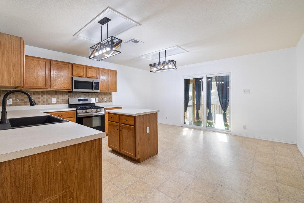 222 Bryant Dr, Bastrop, TX 78602