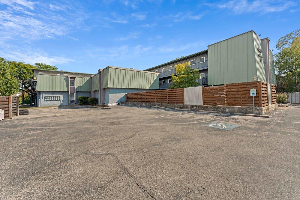 3815 Guadalupe St # 303, Austin, TX 78751