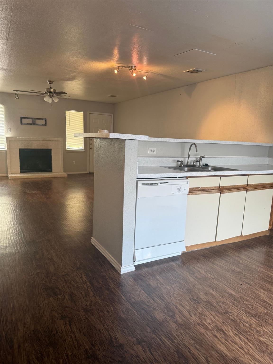 1802 River Crossing Cir # C, Austin, TX 78741