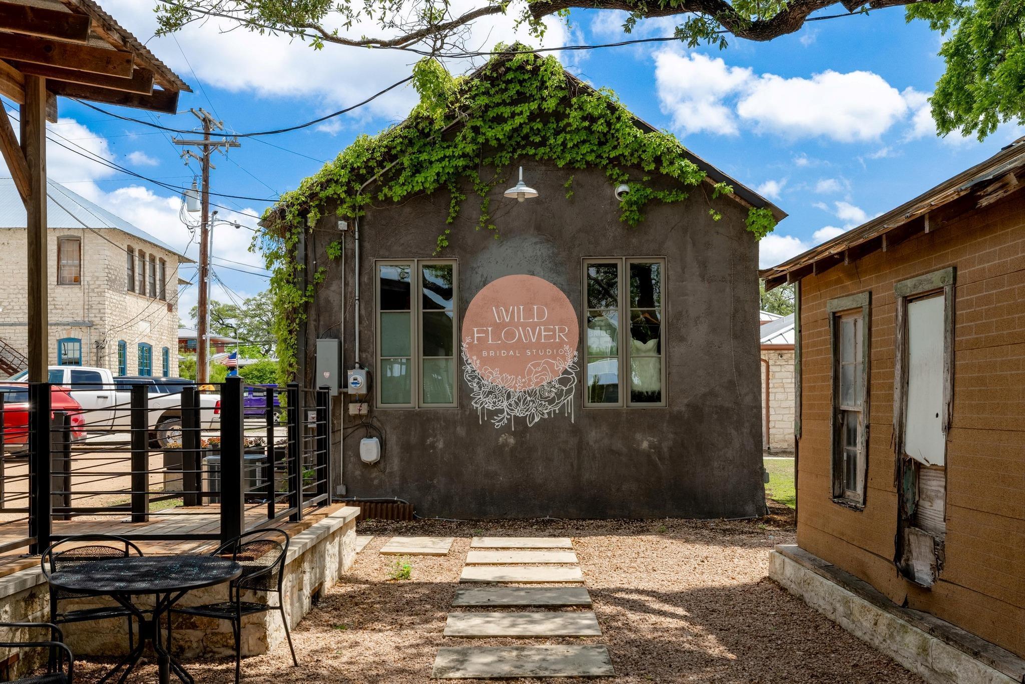 320 Creek Dr # 302, Dripping Springs, TX 78620