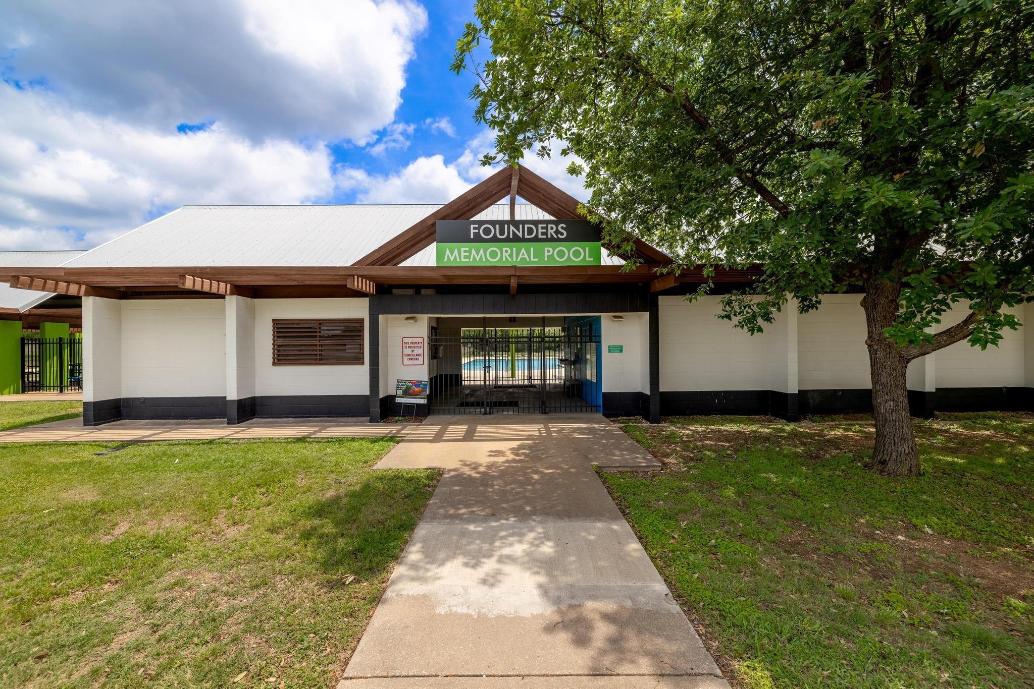 320 Creek Dr # 302, Dripping Springs, TX 78620