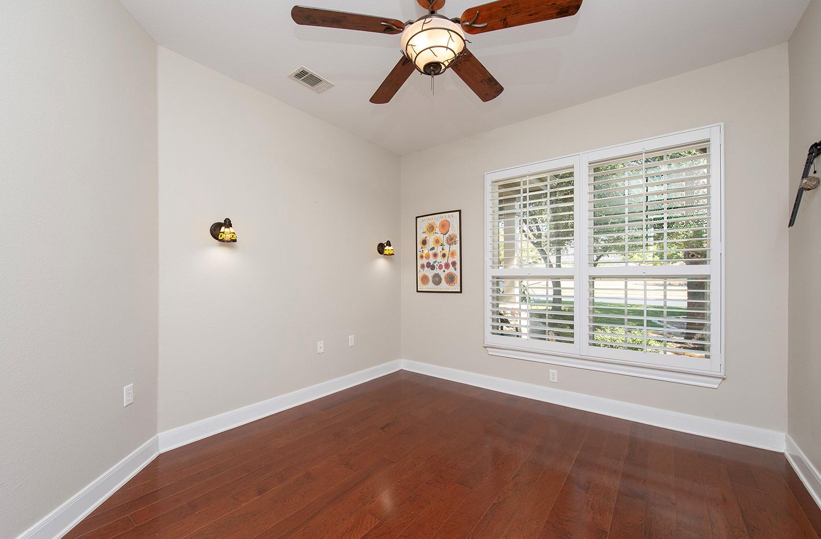 627 Armstrong Dr, Georgetown, TX 78633