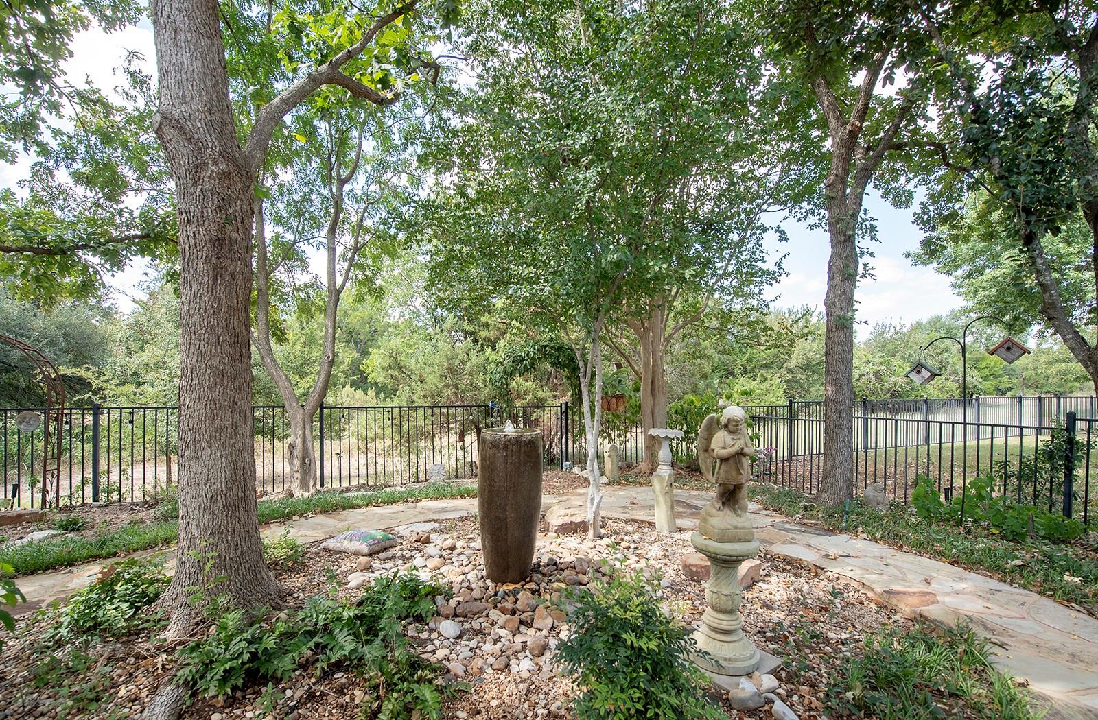 627 Armstrong Dr, Georgetown, TX 78633