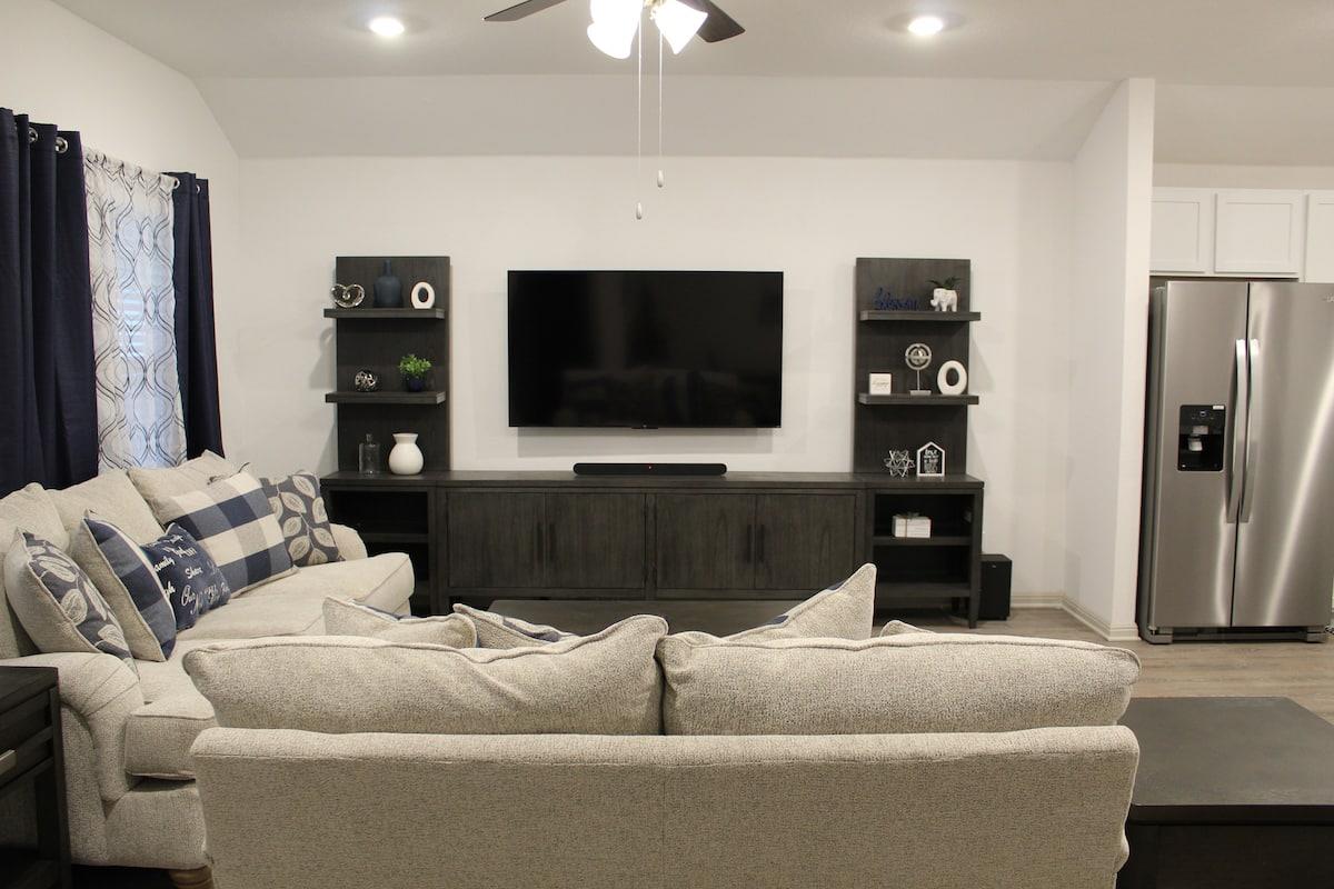 1002 Austin Bayou Dr, Hutto, TX 78634