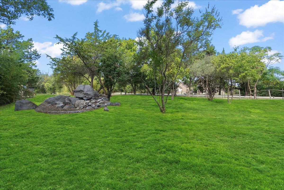 813 Straus Rd, Cedar Hill, TX 75104