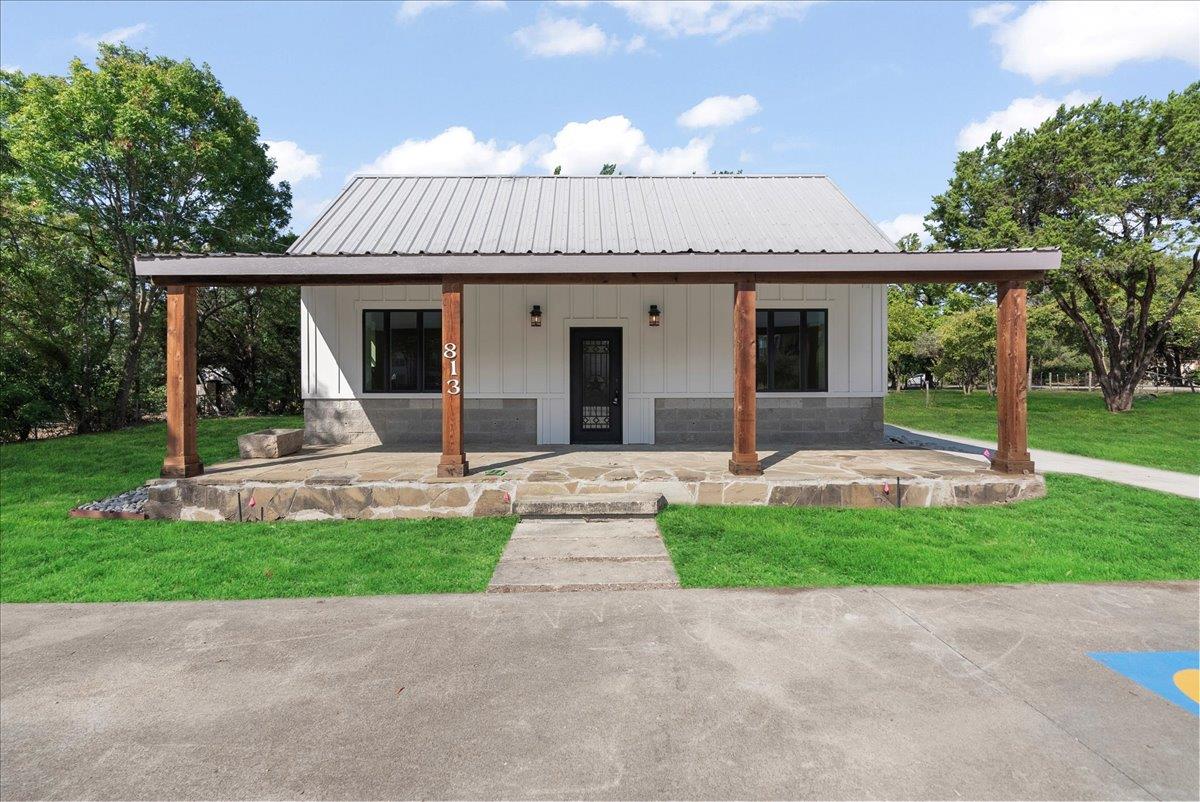813 Straus Rd, Cedar Hill, TX 75104