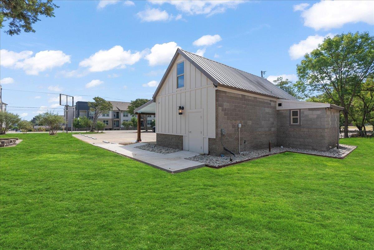 813 Straus Rd, Cedar Hill, TX 75104