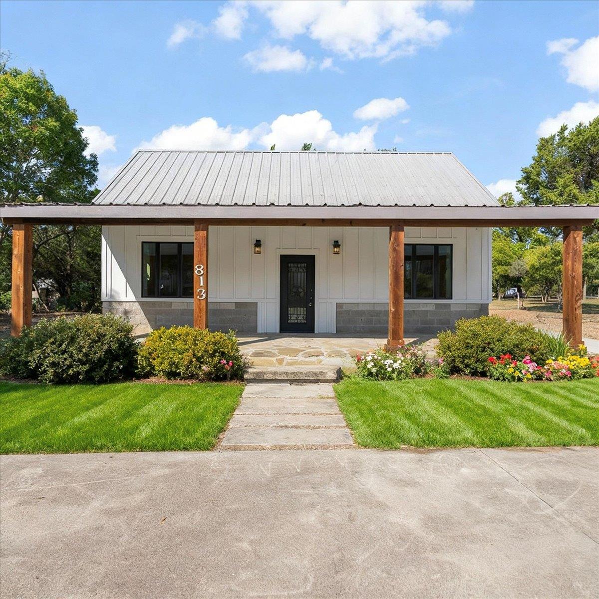 813 Straus Rd, Cedar Hill, TX 75104