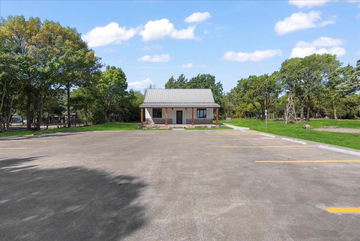 813 Straus Rd, Cedar Hill, TX 75104