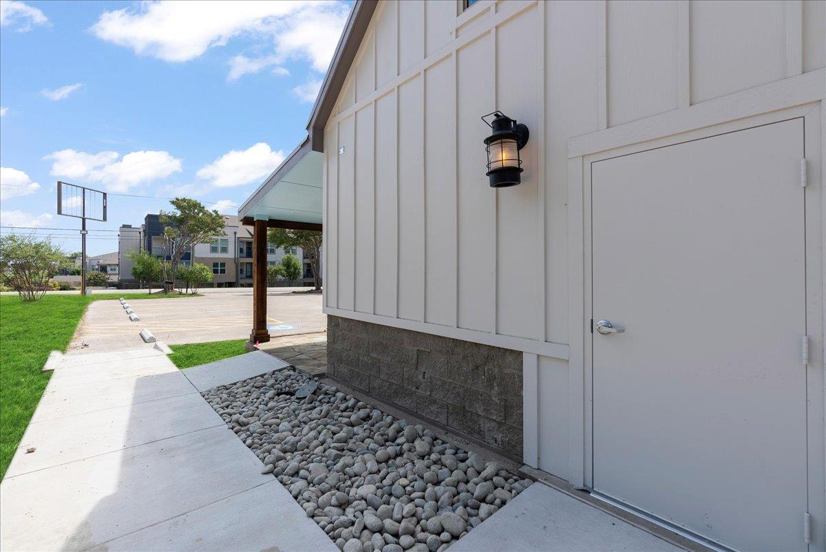 813 Straus Rd, Cedar Hill, TX 75104