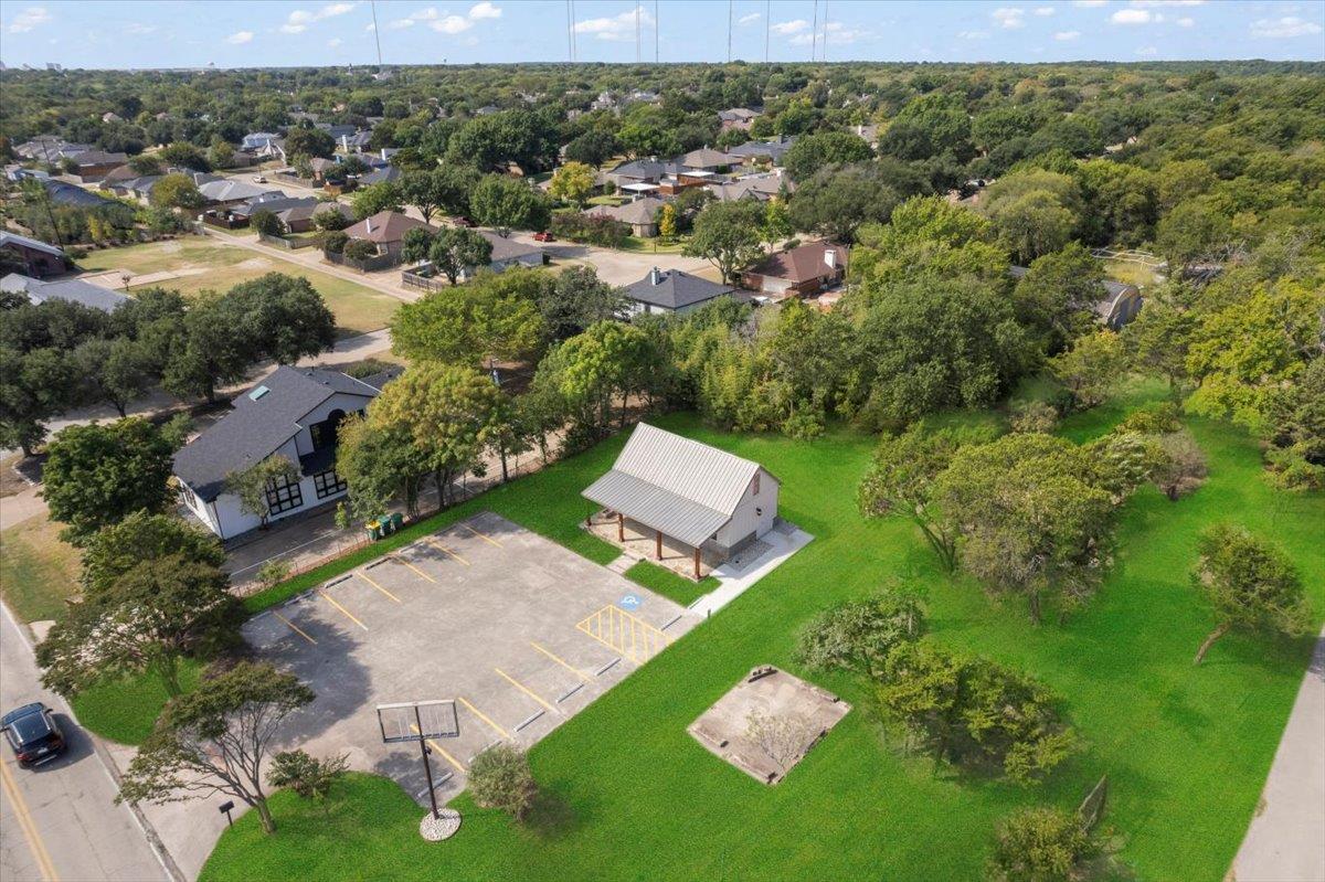 813 Straus Rd, Cedar Hill, TX 75104