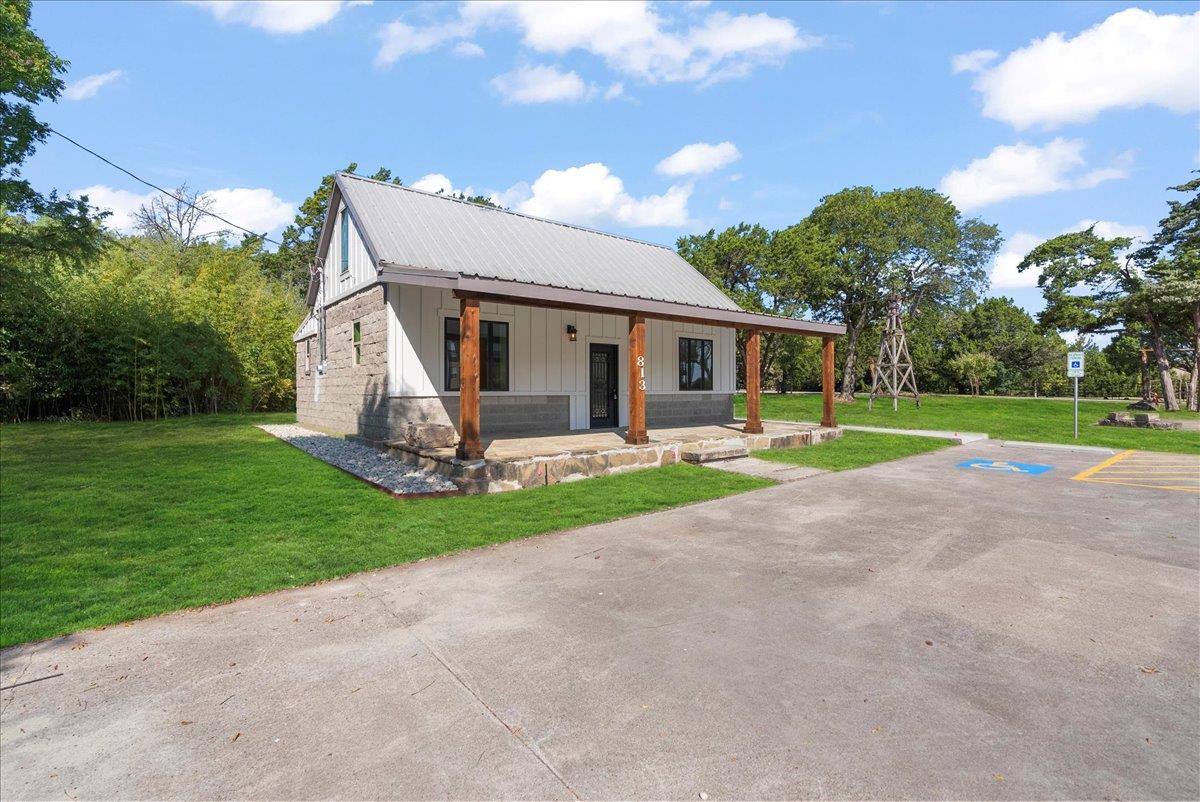 813 Straus Rd, Cedar Hill, TX 75104