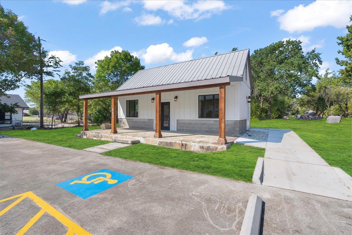 813 Straus Rd, Cedar Hill, TX 75104