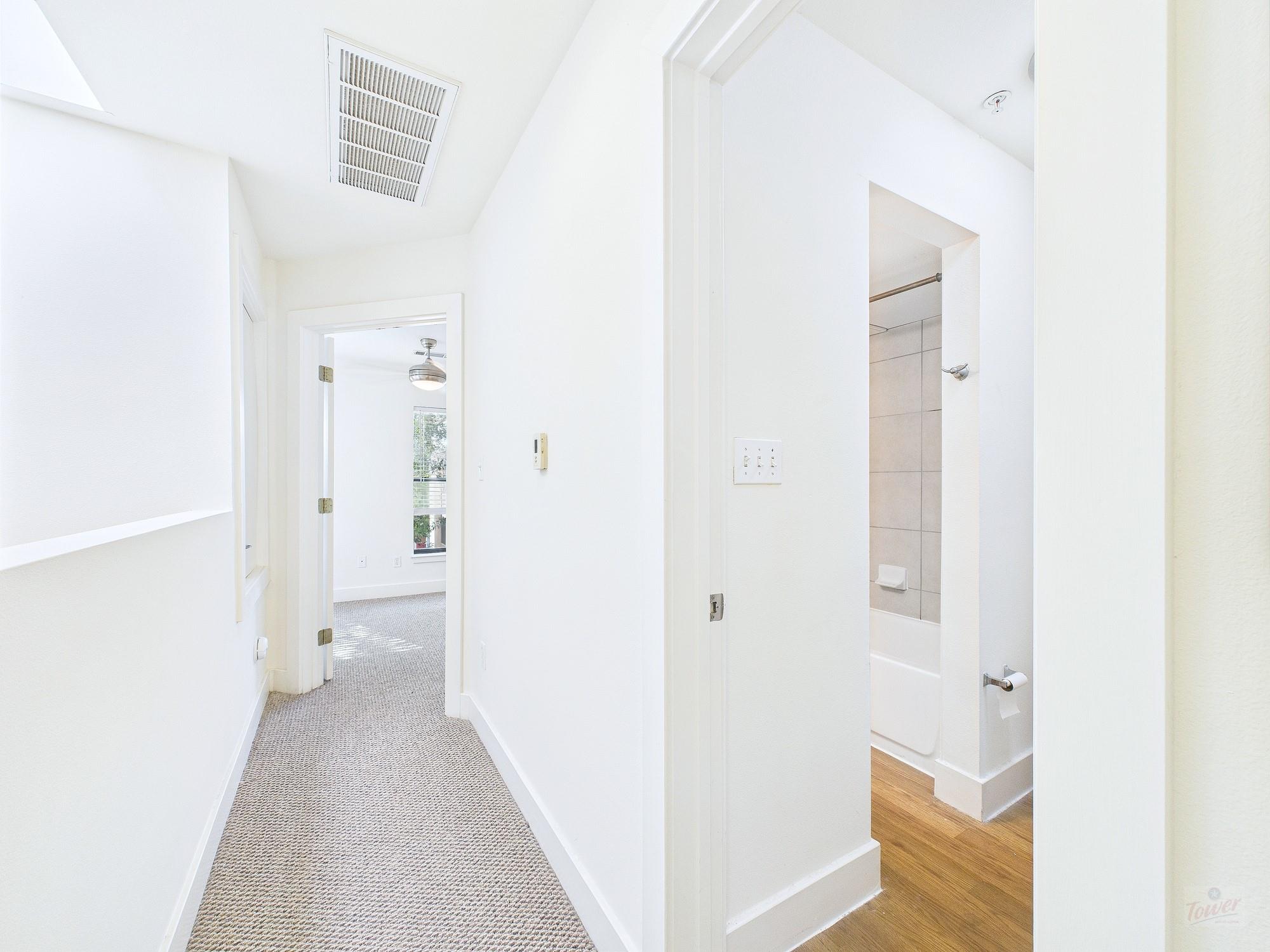 711 W 32nd St # 101, Austin, TX 78705