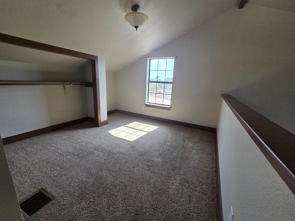 143 Spring Hollow Trl, Smithville, TX 78957