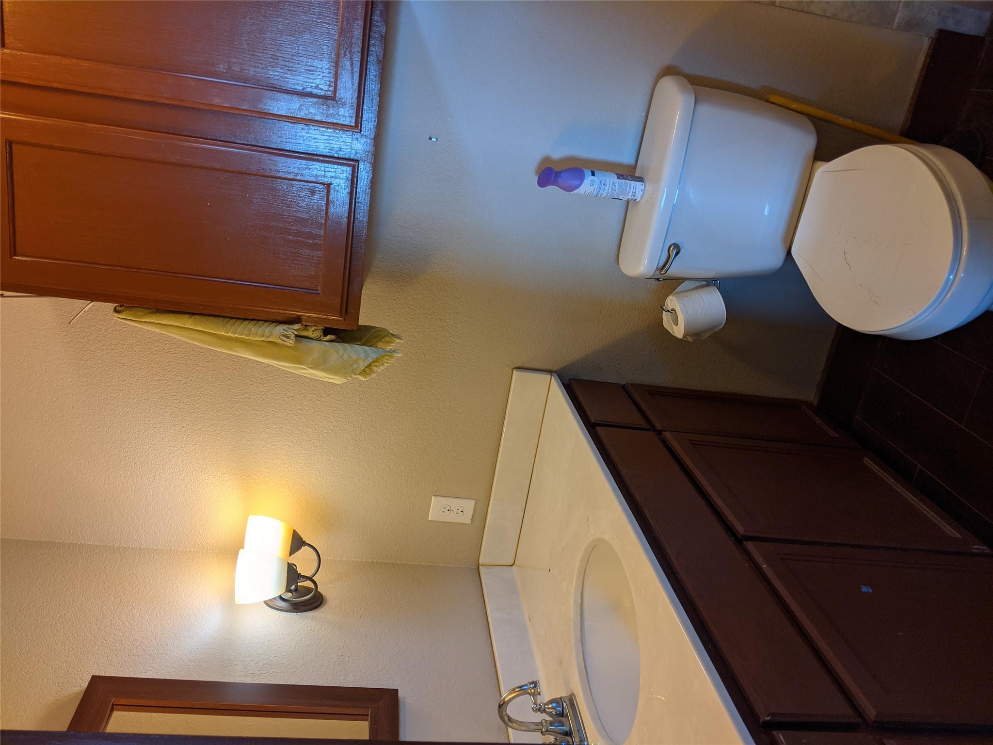 143 Spring Hollow Trl, Smithville, TX 78957