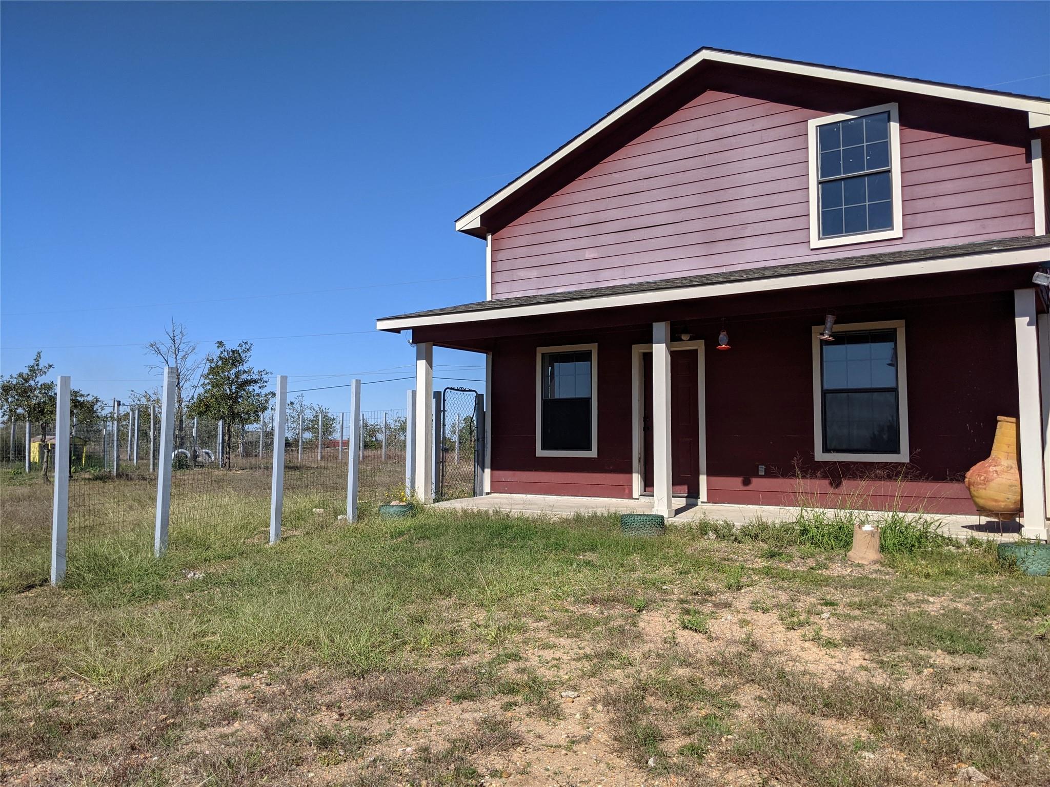 143 Spring Hollow Trl, Smithville, TX 78957