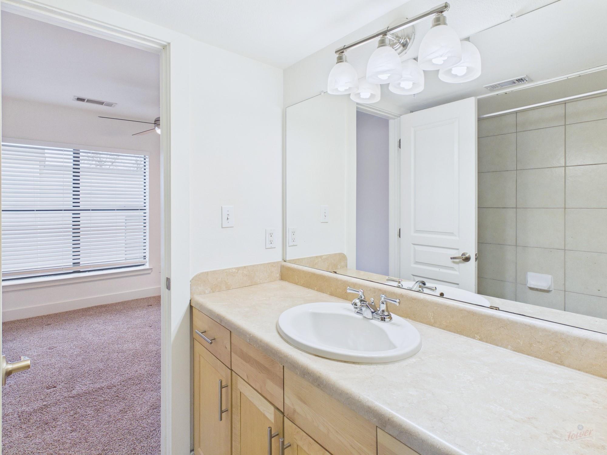 711 W 32nd St # 106, Austin, TX 78705