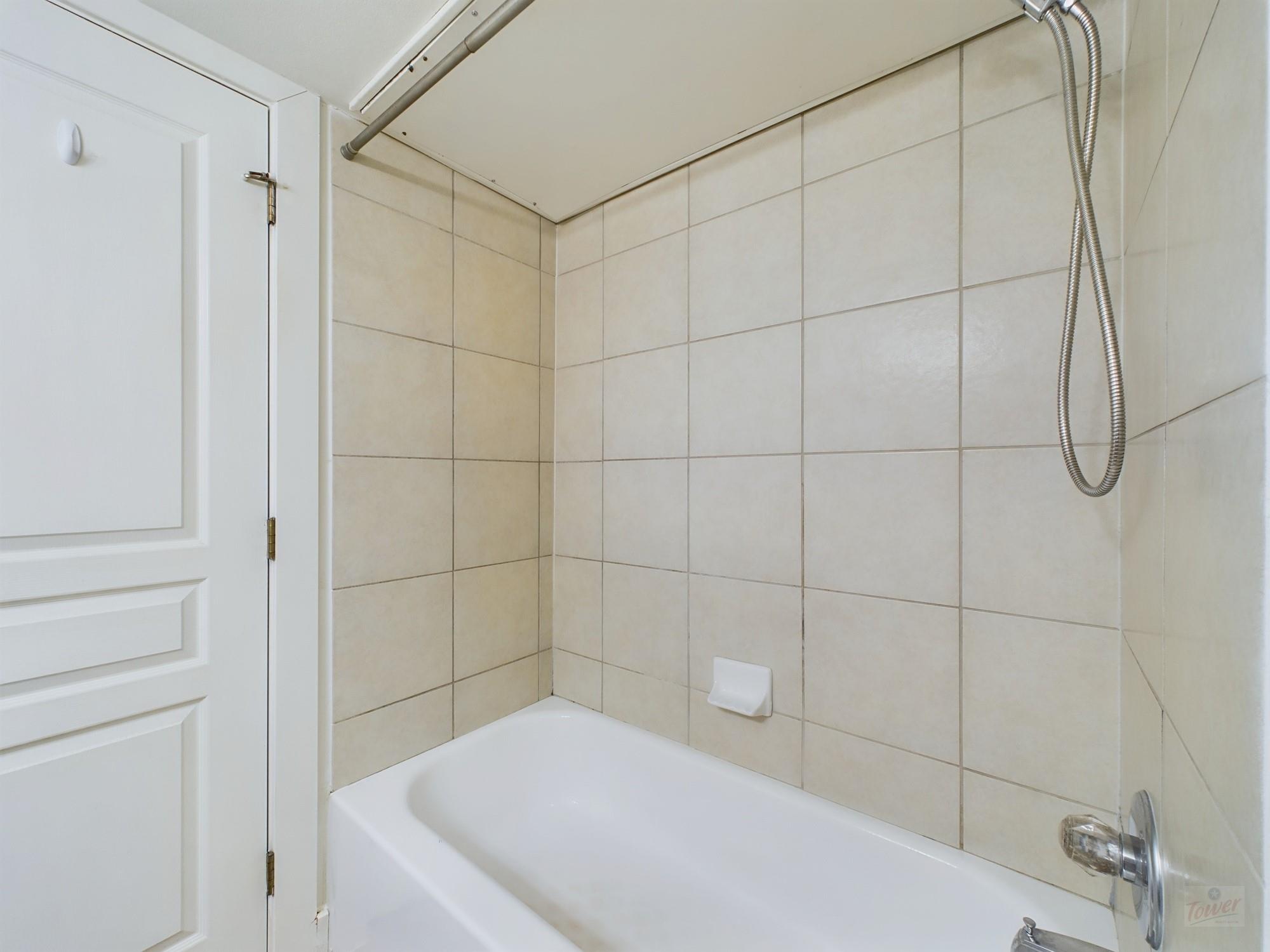 711 W 32nd St # 107, Austin, TX 78705