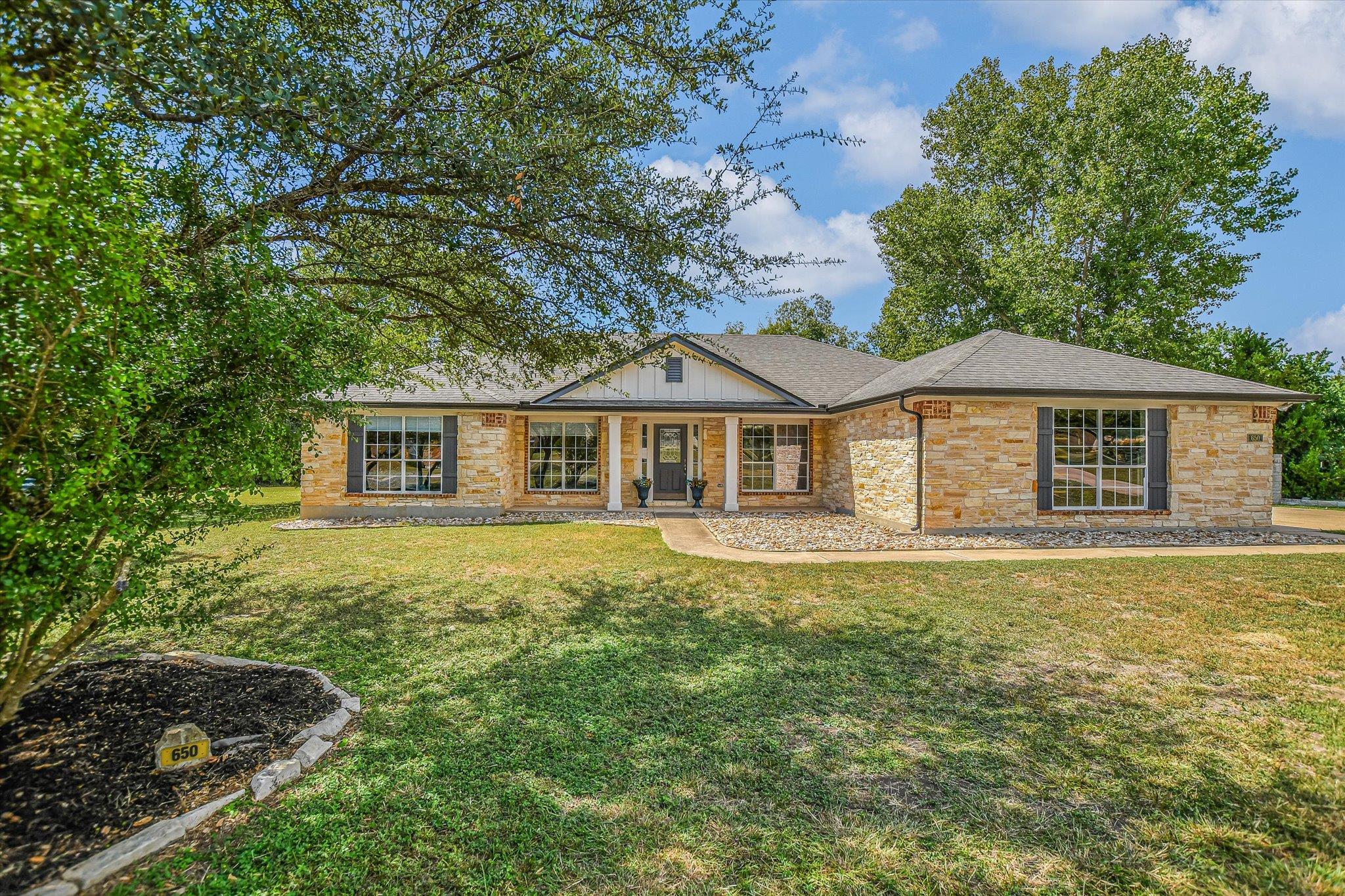 650 Speed Horse, Liberty Hill, TX 78642