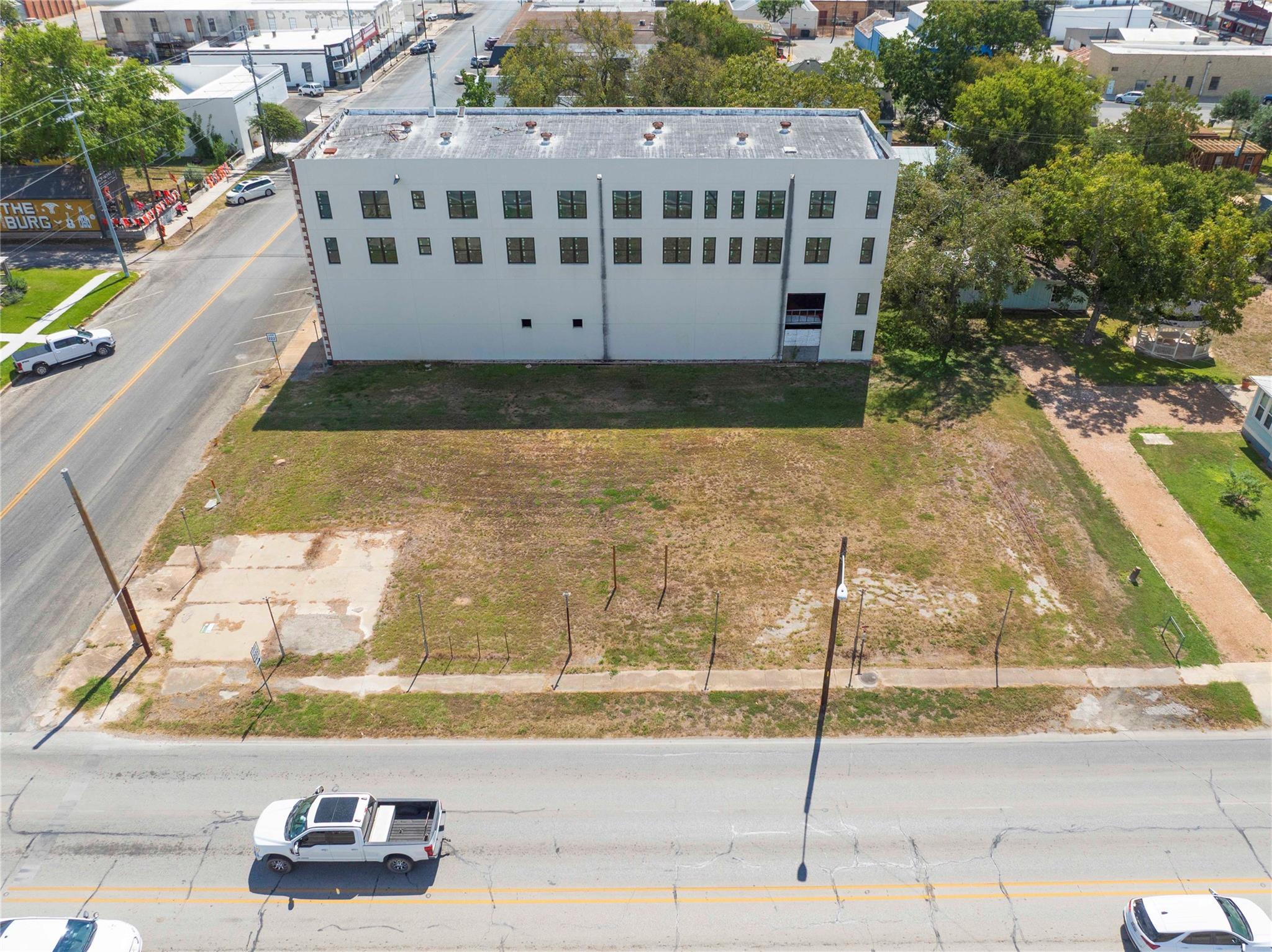 607 Lyons Ave, Schulenburg, TX 78956