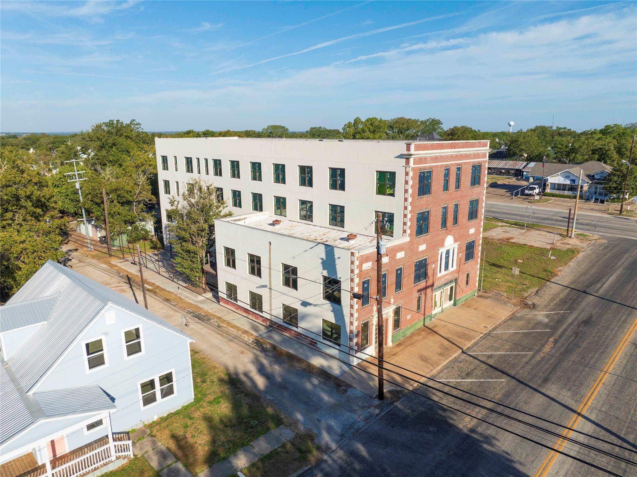 607 Lyons Ave, Schulenburg, TX 78956