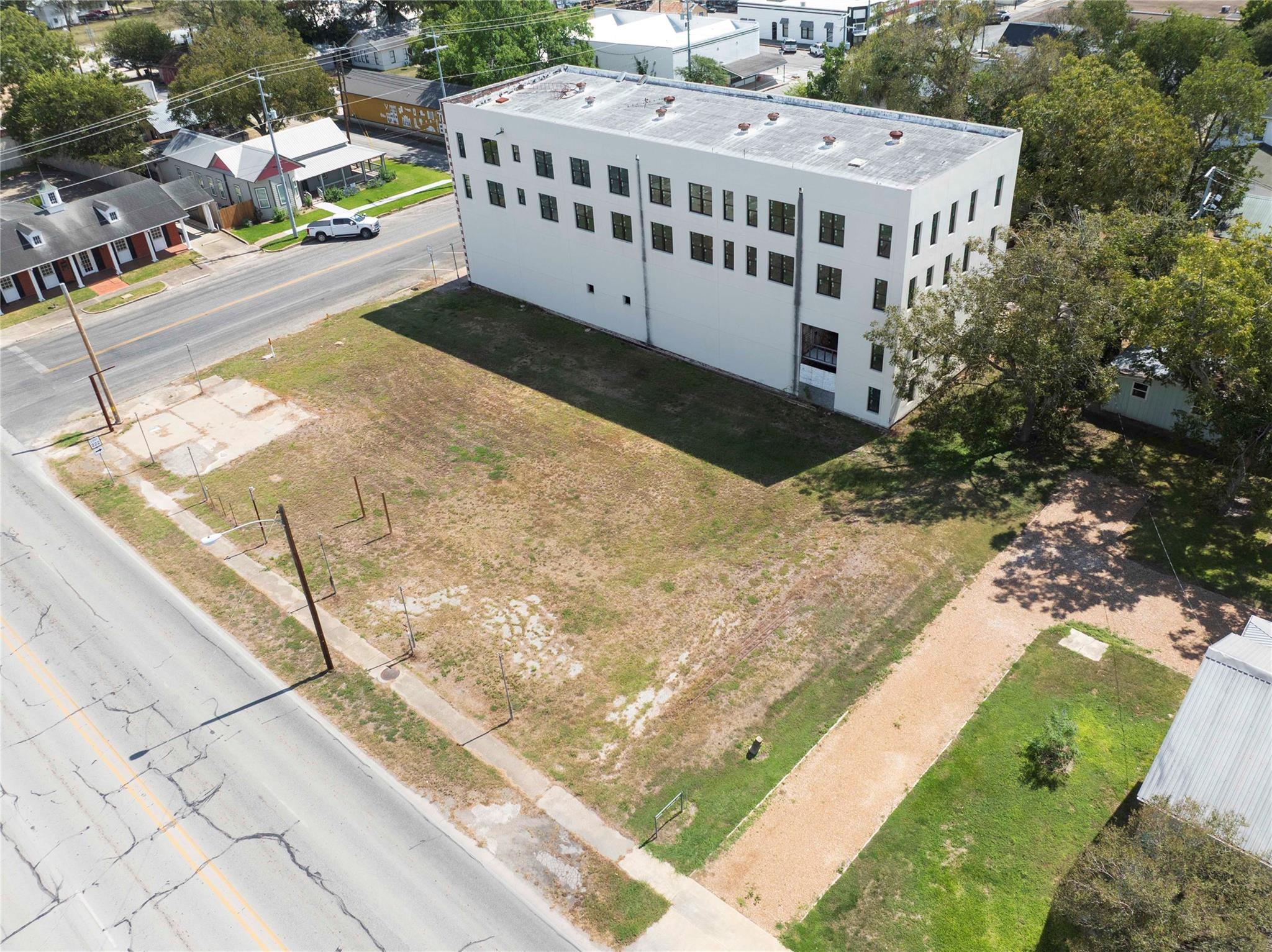 607 Lyons Ave, Schulenburg, TX 78956