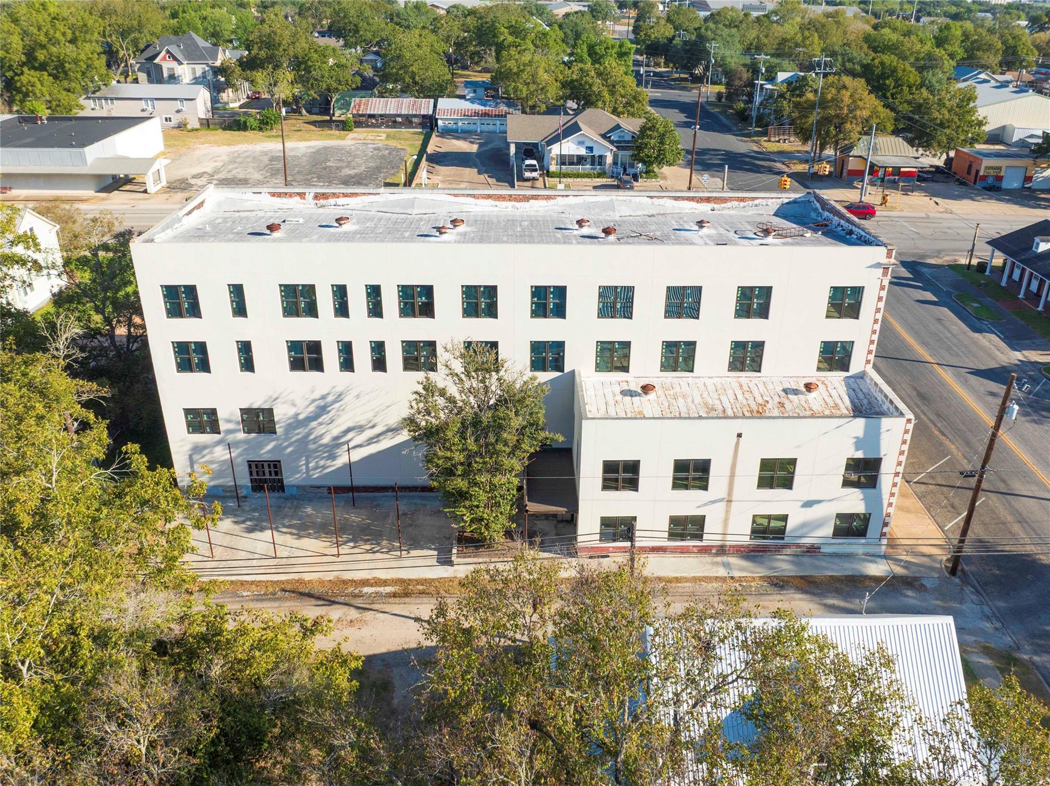 607 Lyons Ave, Schulenburg, TX 78956