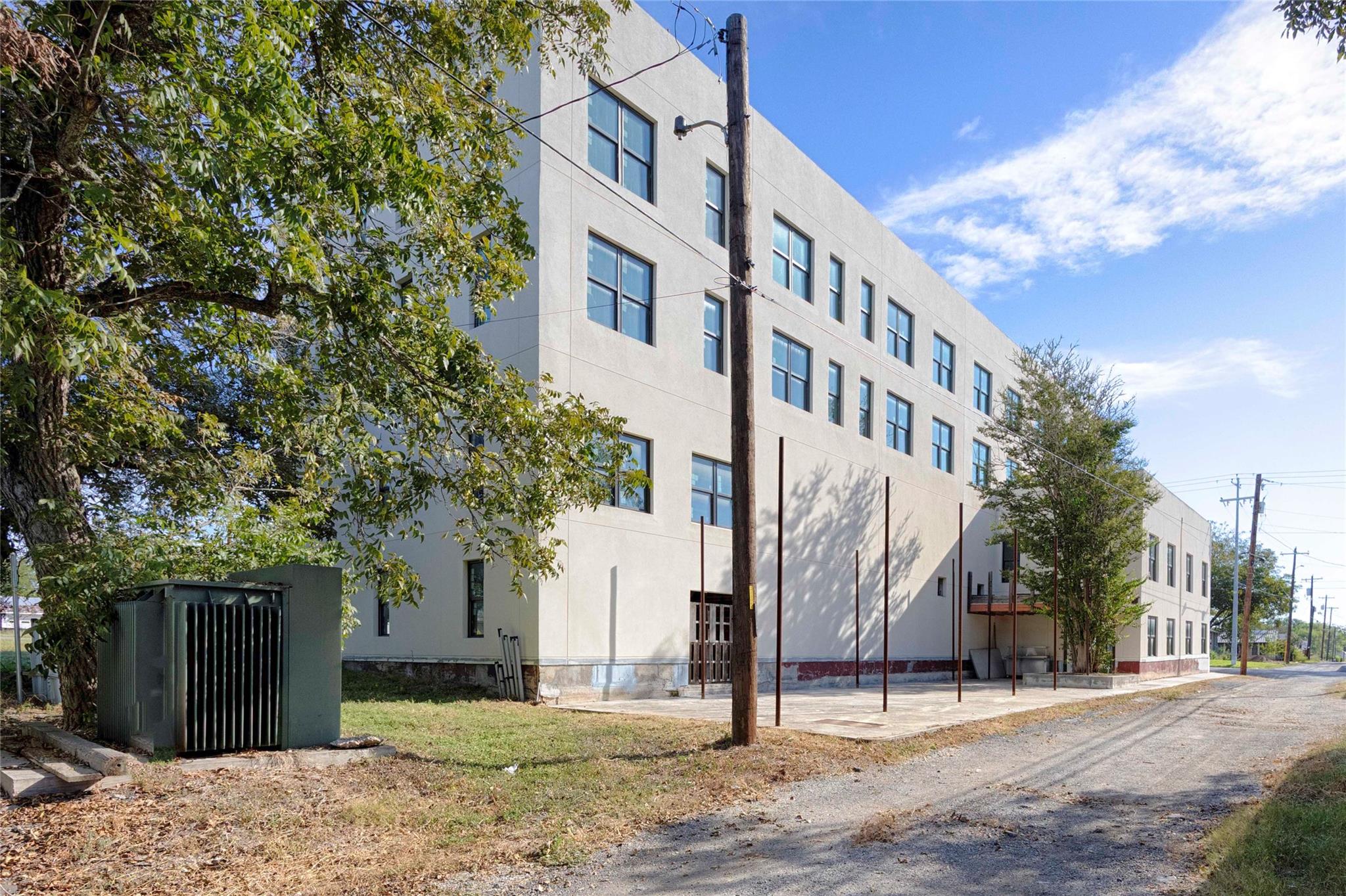 607 Lyons Ave, Schulenburg, TX 78956