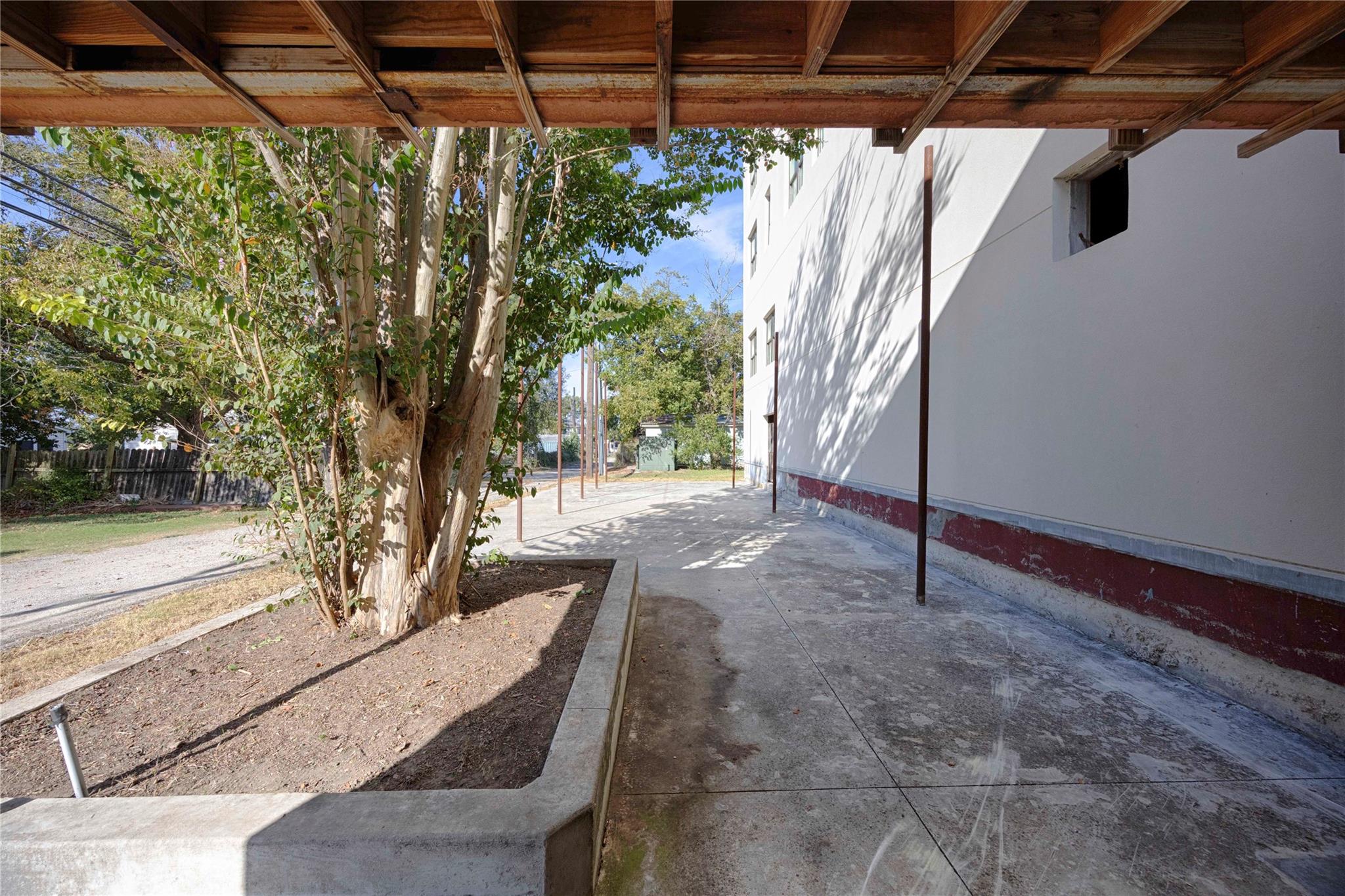 607 Lyons Ave, Schulenburg, TX 78956