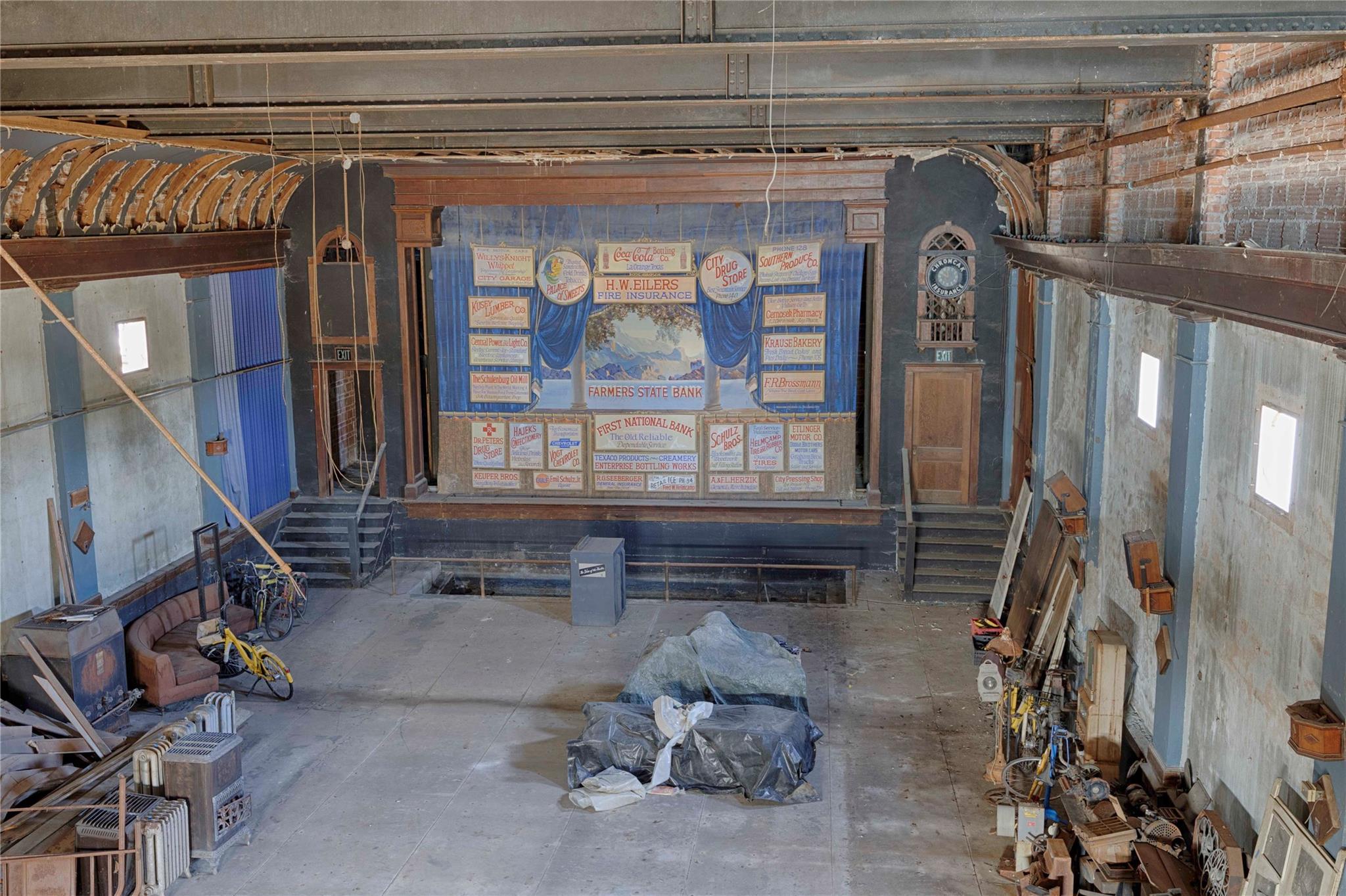 607 Lyons Ave, Schulenburg, TX 78956