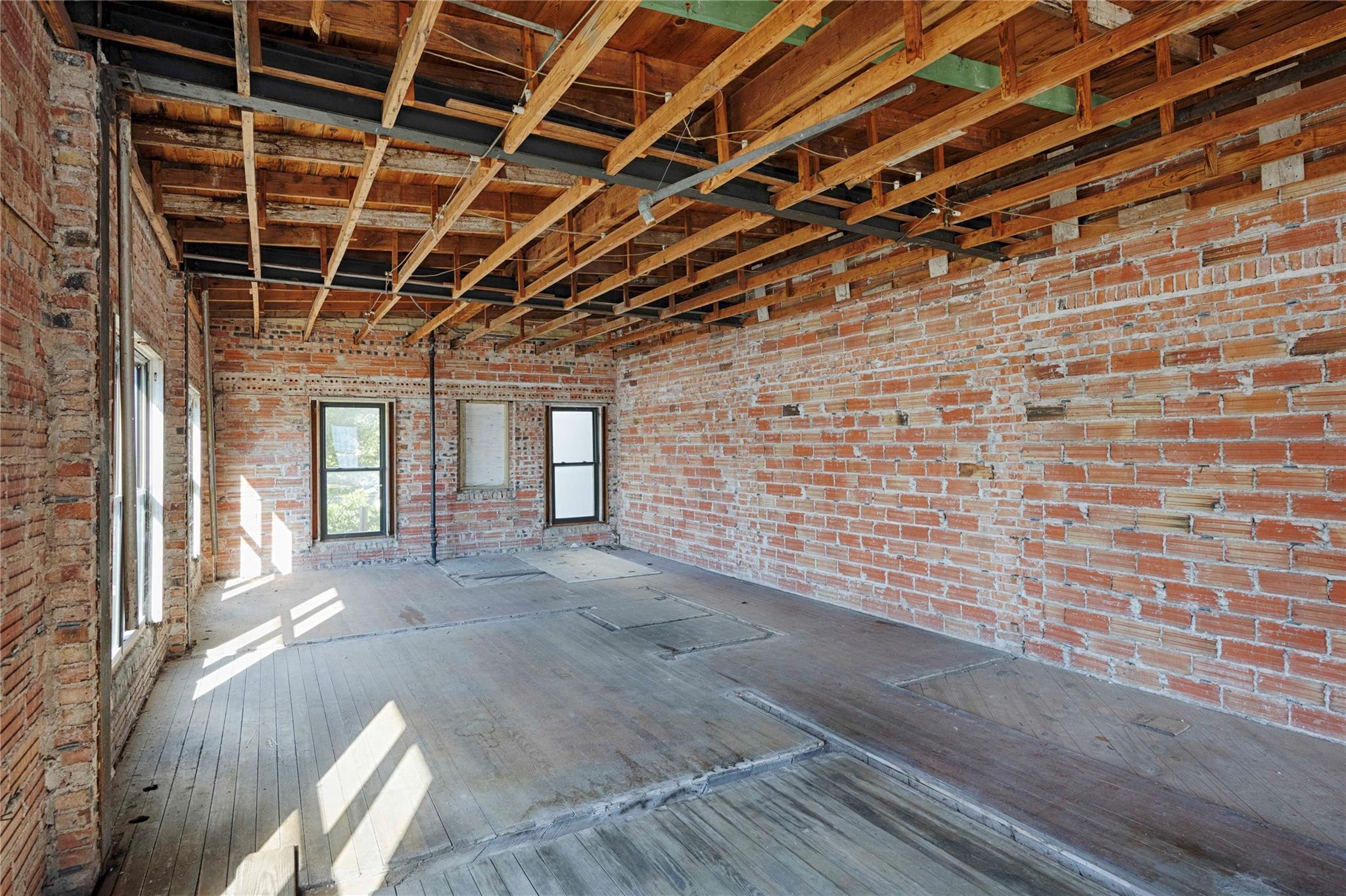 607 Lyons Ave, Schulenburg, TX 78956