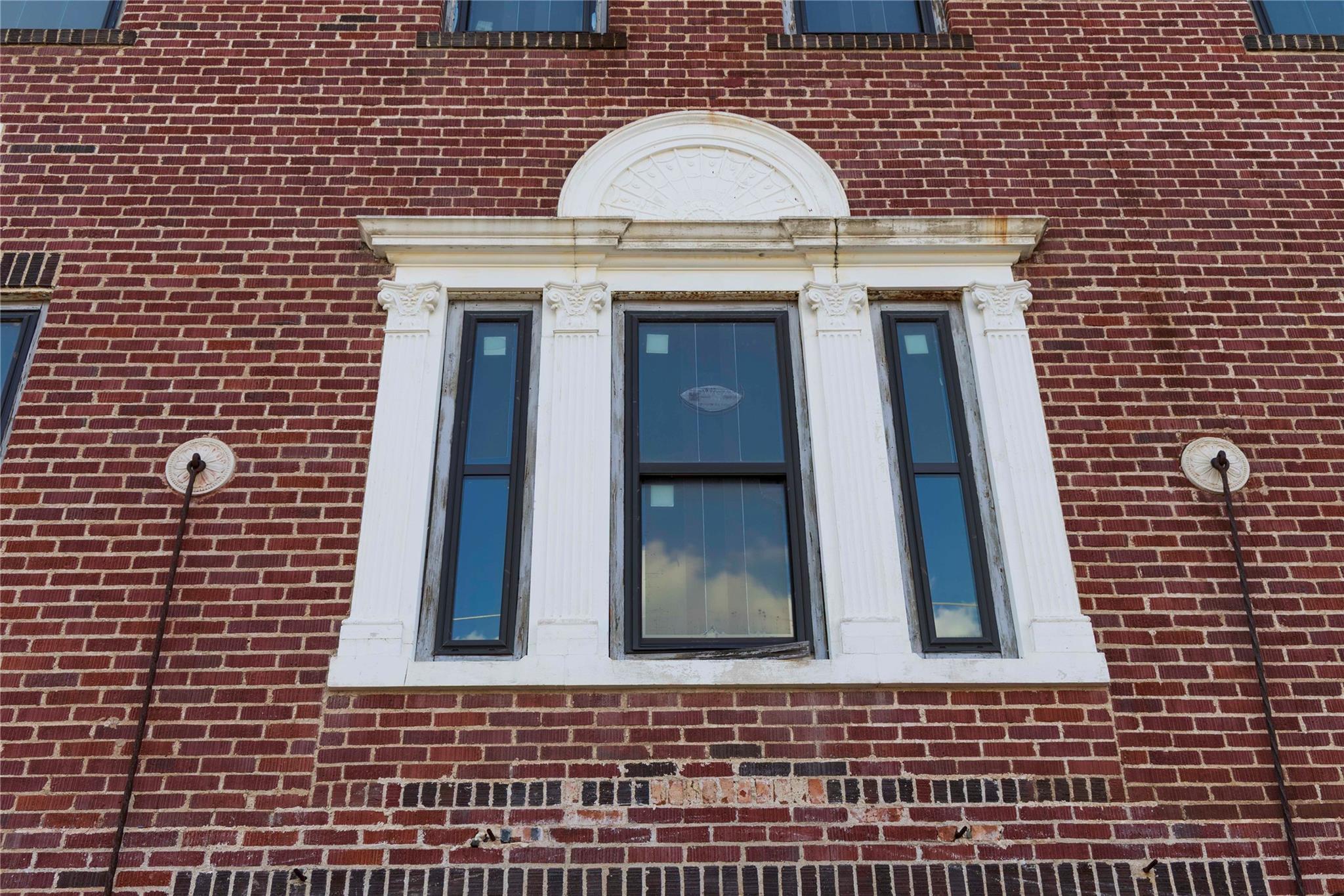 607 Lyons Ave, Schulenburg, TX 78956