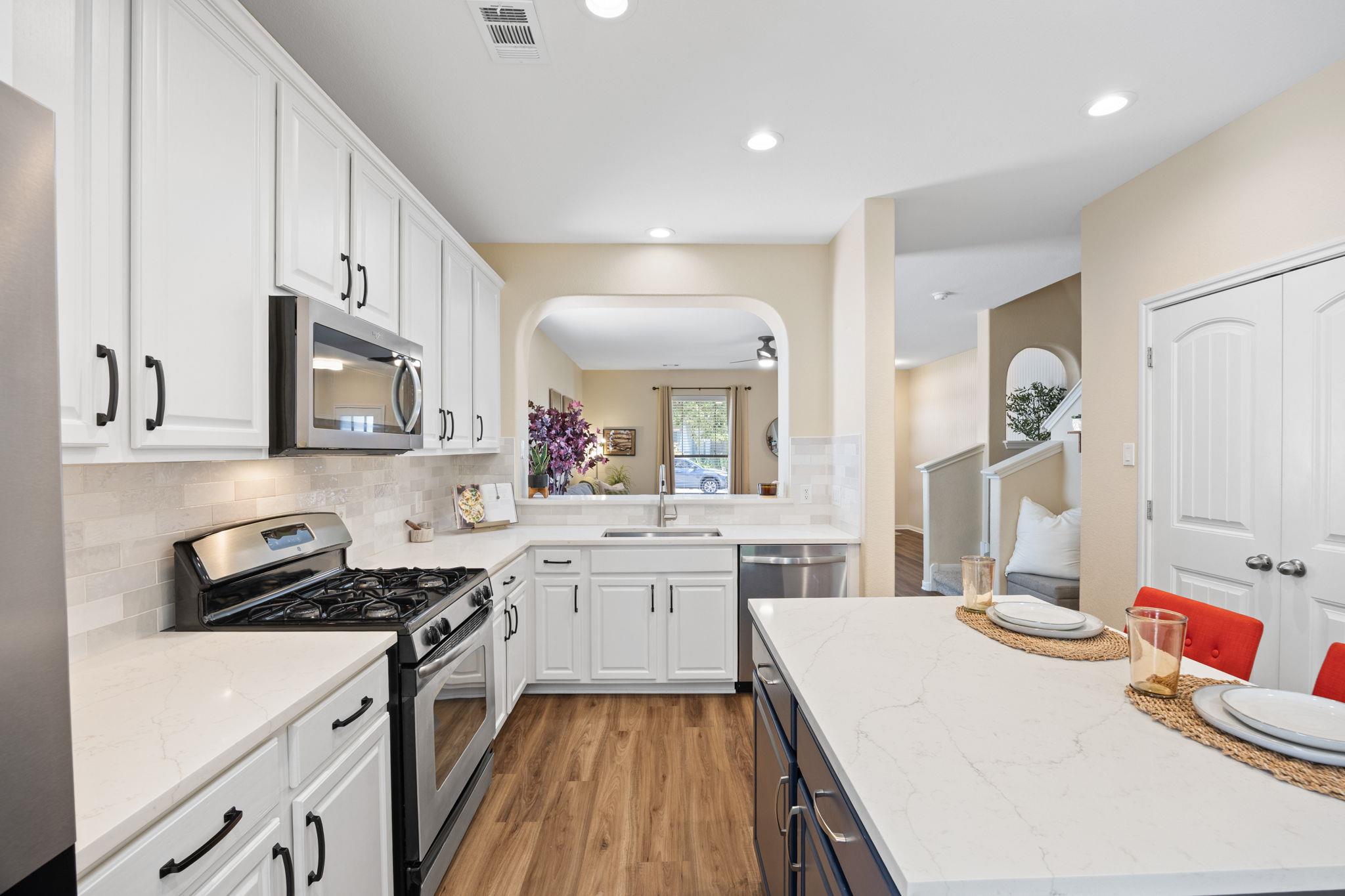 2200 Amur Dr, Austin, TX 78745