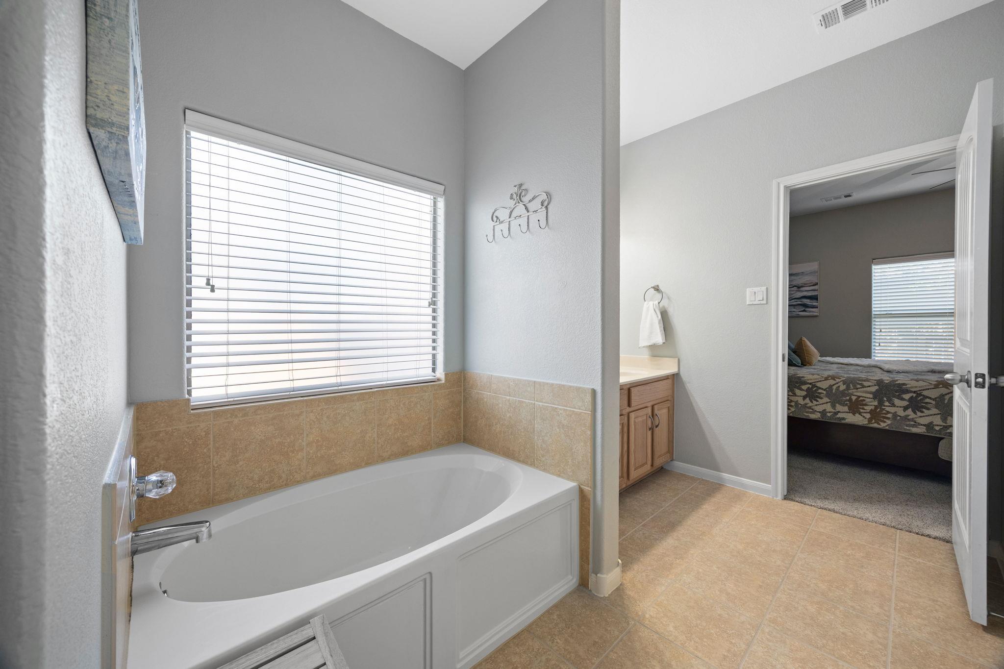 2200 Amur Dr, Austin, TX 78745