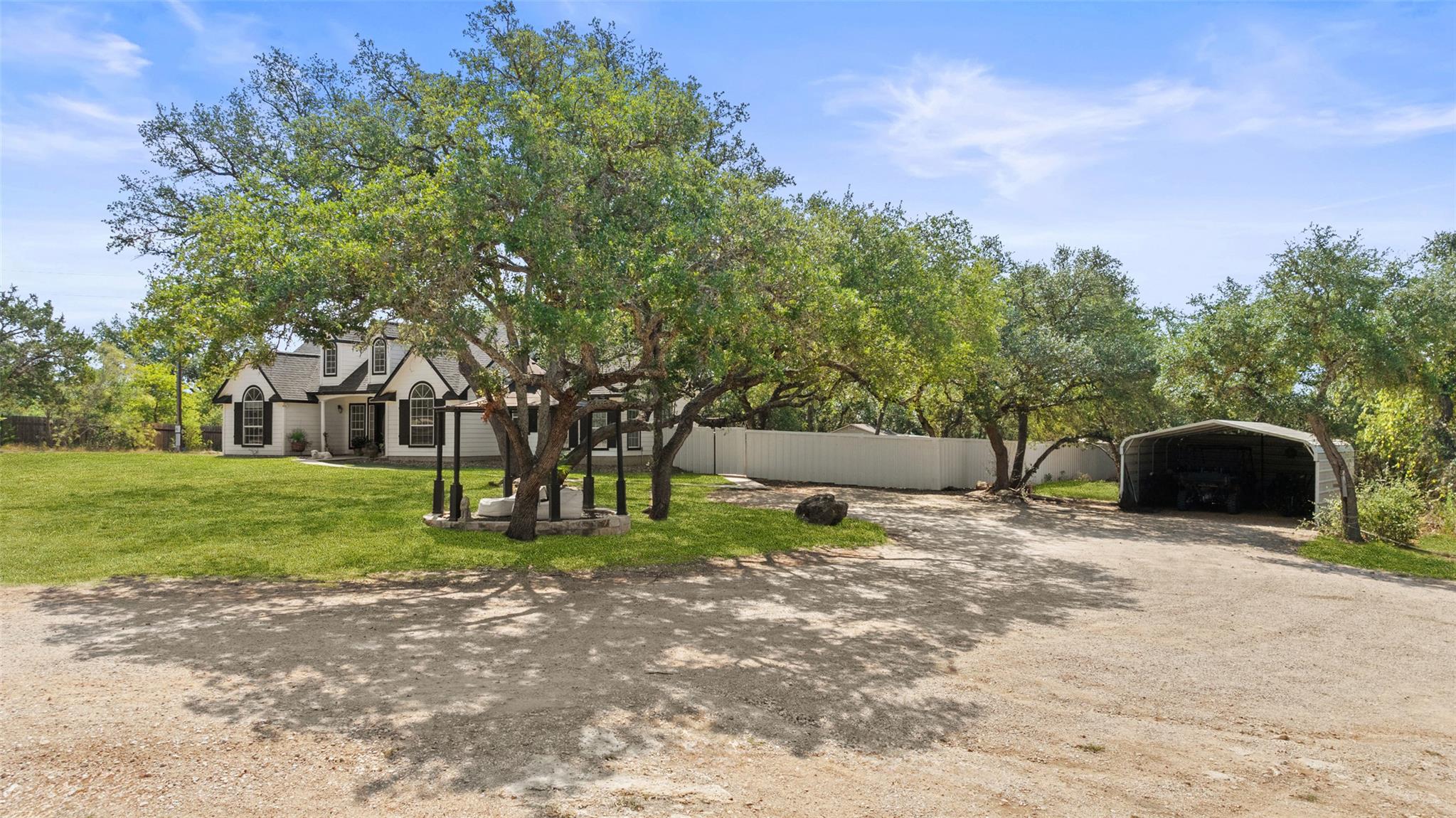 280 Stonegate Dr, Johnson City, TX 78636