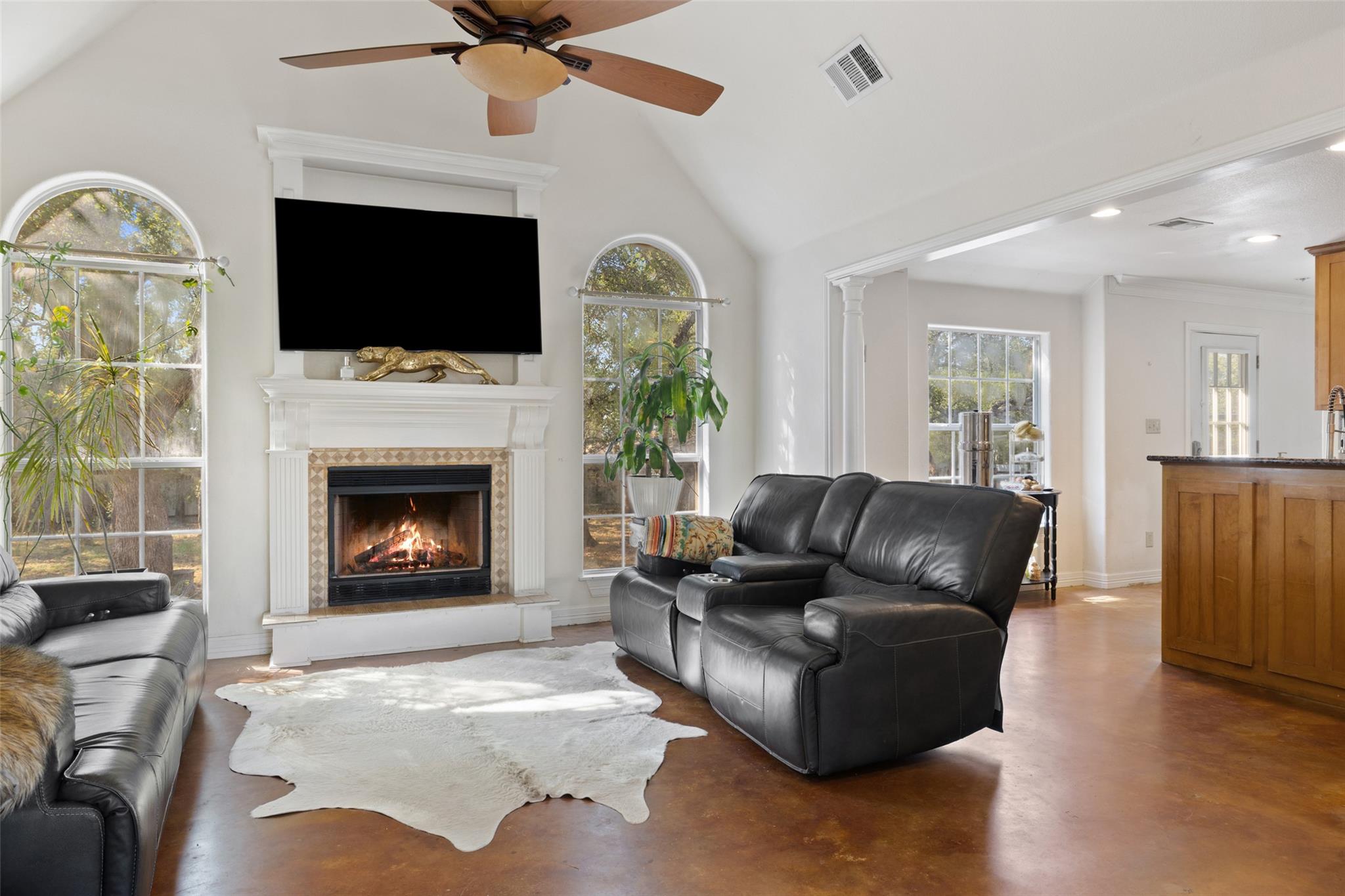 280 Stonegate Dr, Johnson City, TX 78636