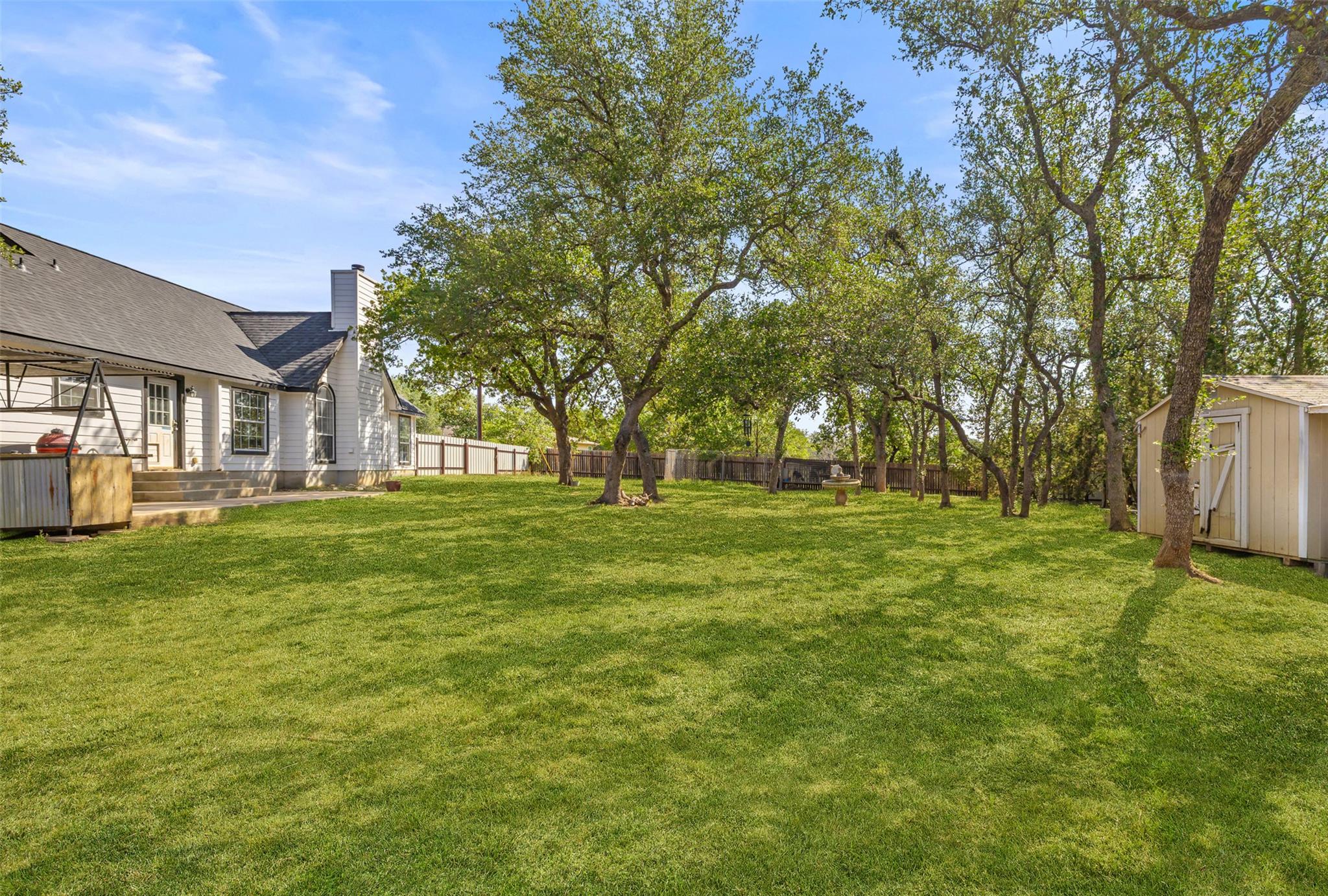 280 Stonegate Dr, Johnson City, TX 78636