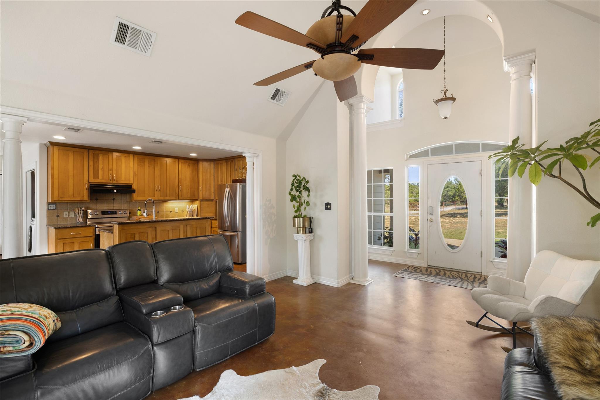 280 Stonegate Dr, Johnson City, TX 78636