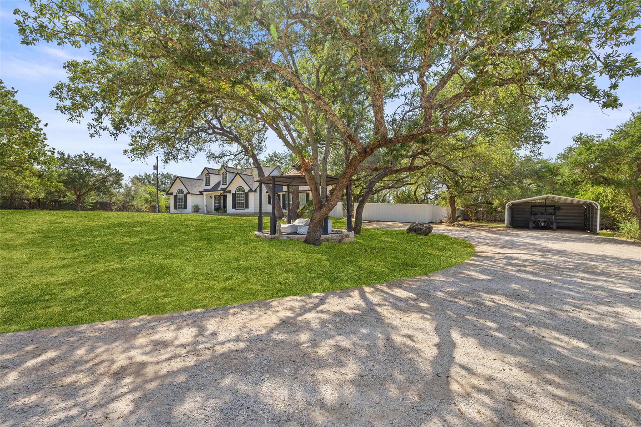 280 Stonegate Dr, Johnson City, TX 78636