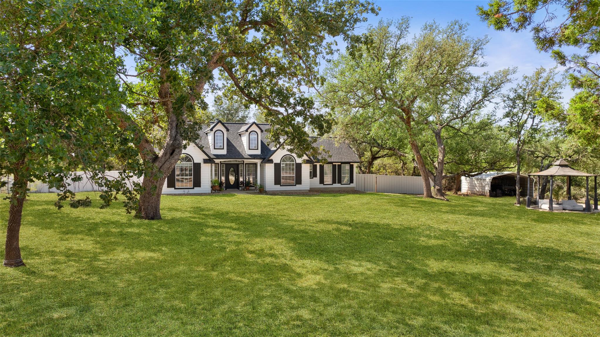 280 Stonegate Dr, Johnson City, TX 78636