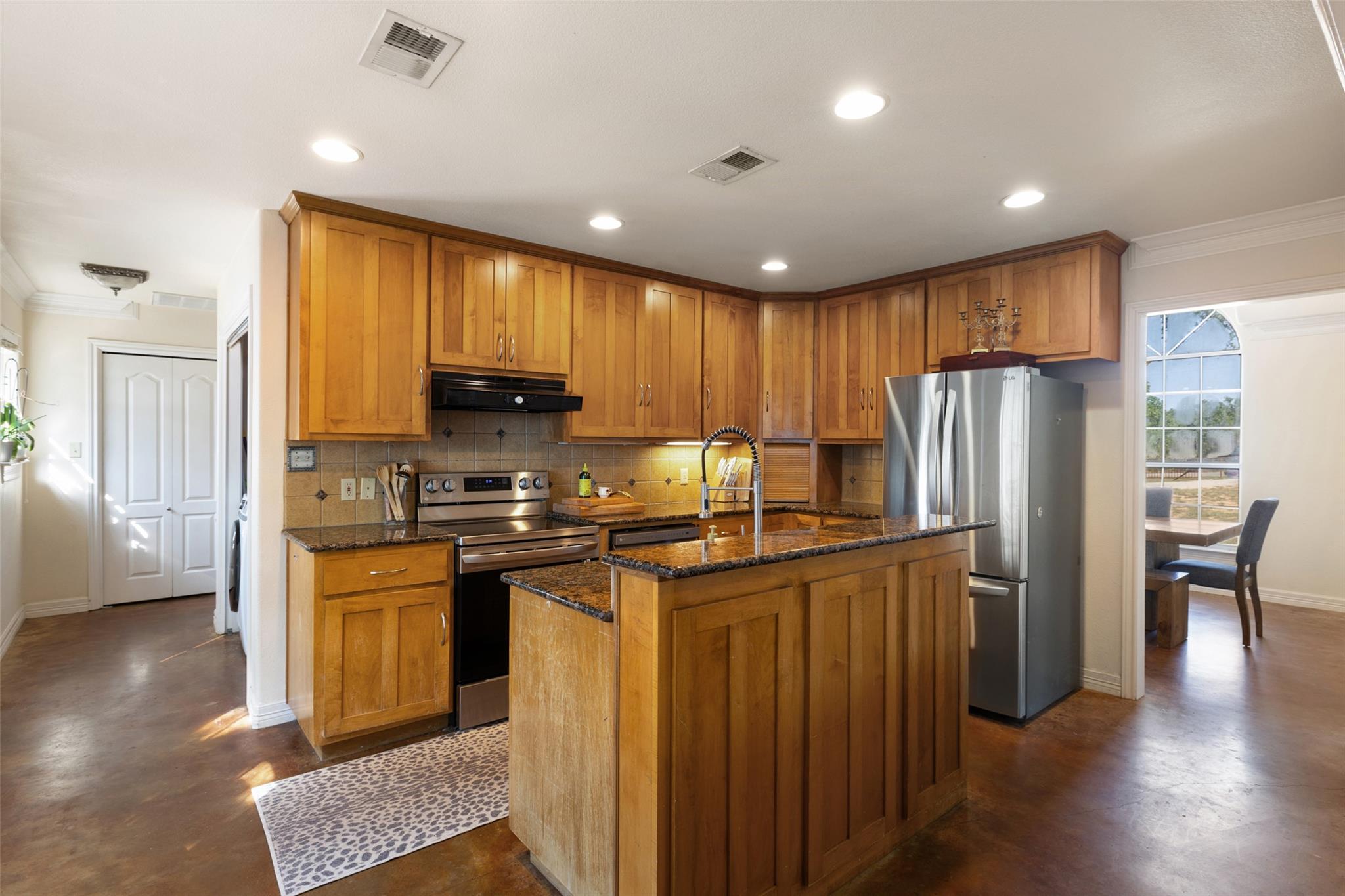 280 Stonegate Dr, Johnson City, TX 78636