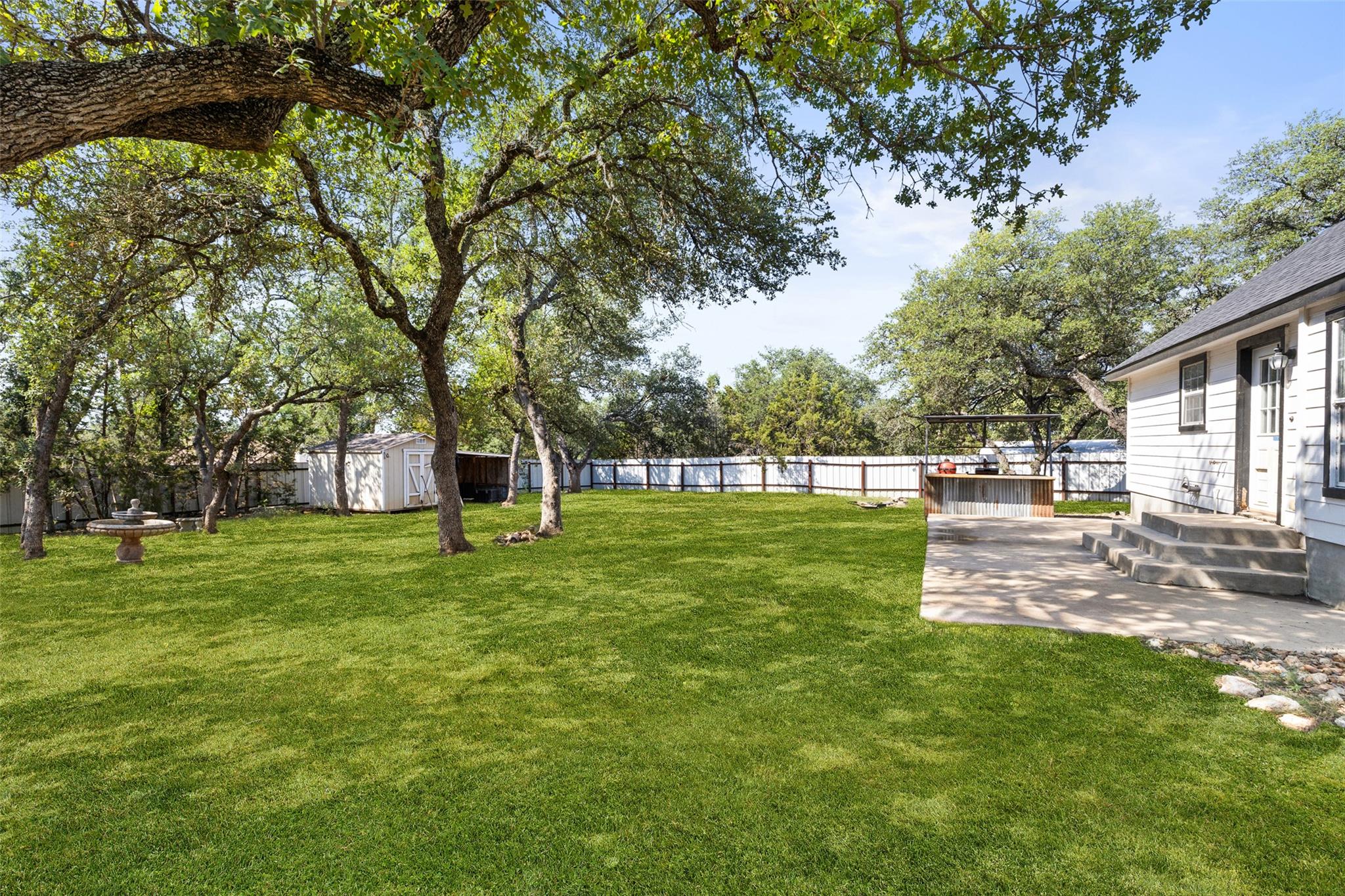 280 Stonegate Dr, Johnson City, TX 78636