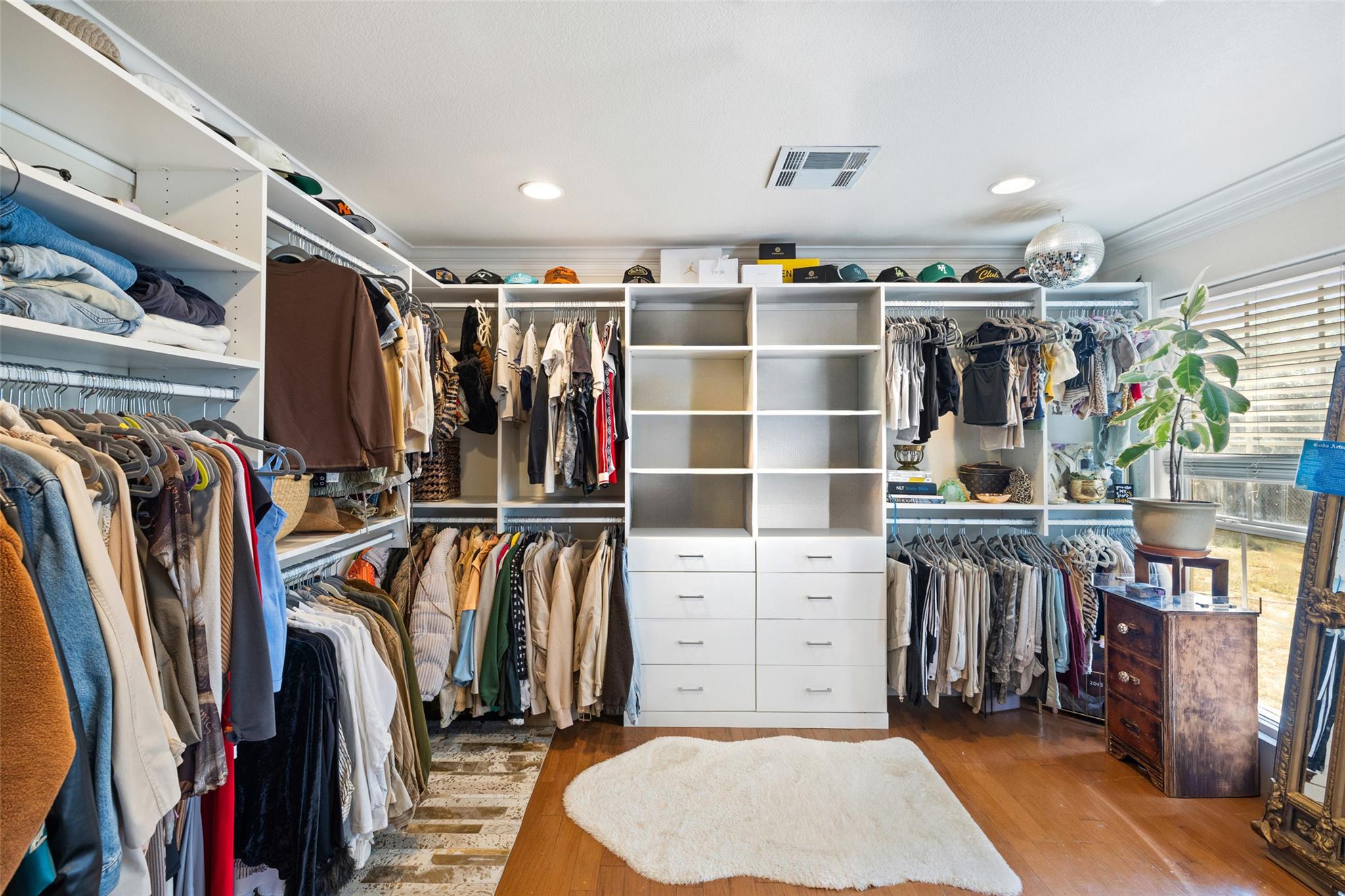 280 Stonegate Dr, Johnson City, TX 78636