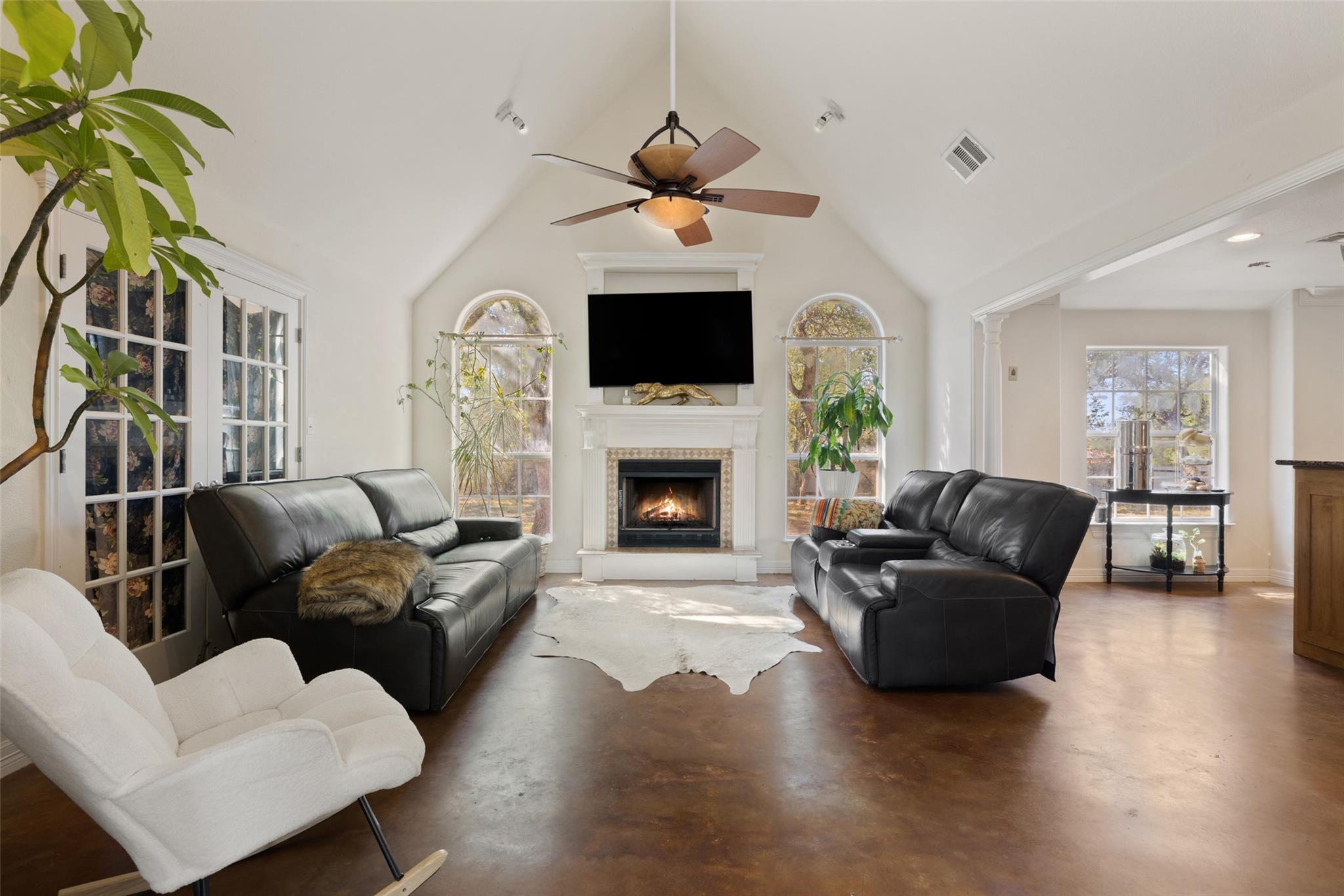 280 Stonegate Dr, Johnson City, TX 78636