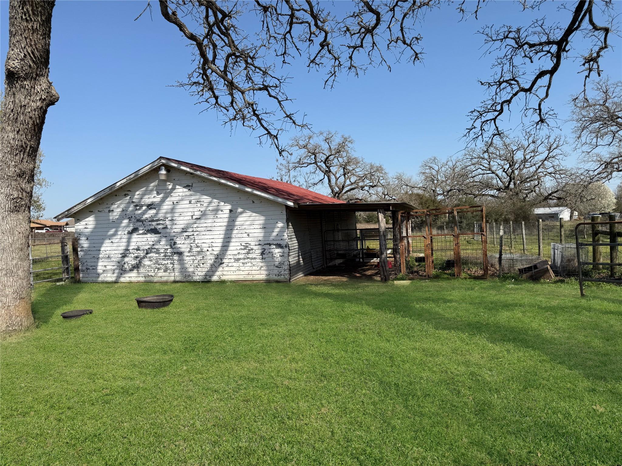 1401 Fm 112, Lexington, TX 78947