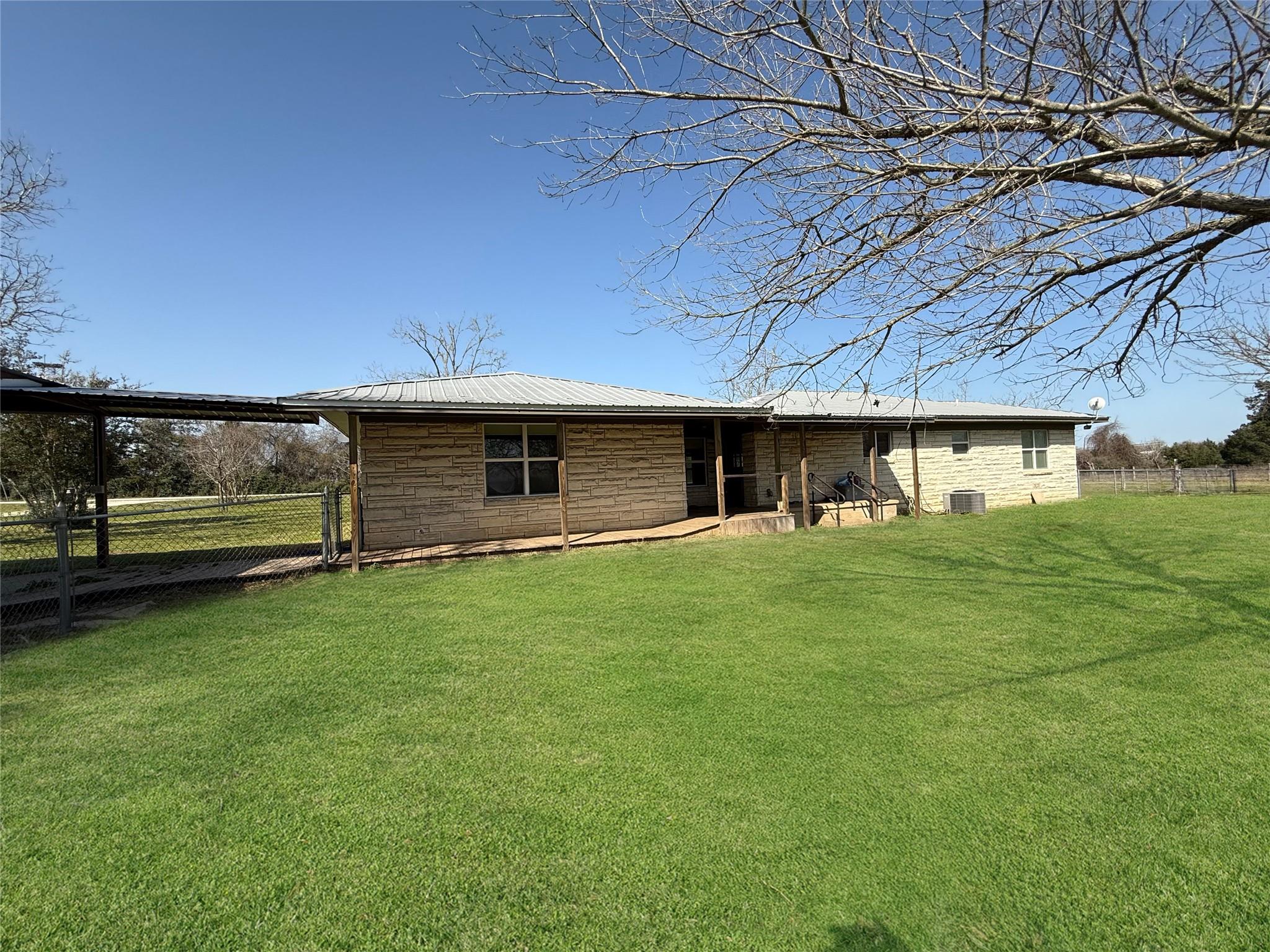 1401 Fm 112, Lexington, TX 78947