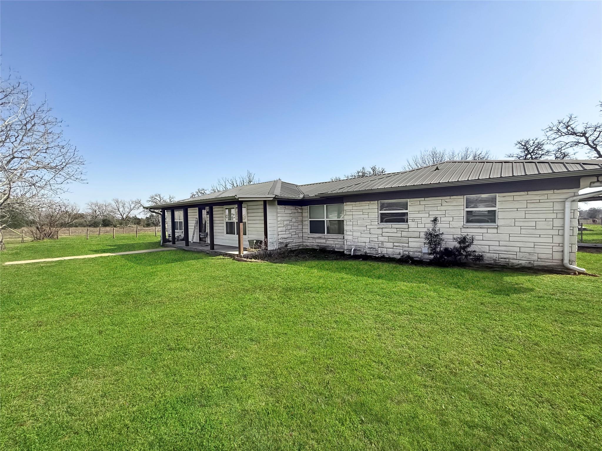 1401 Fm 112, Lexington, TX 78947