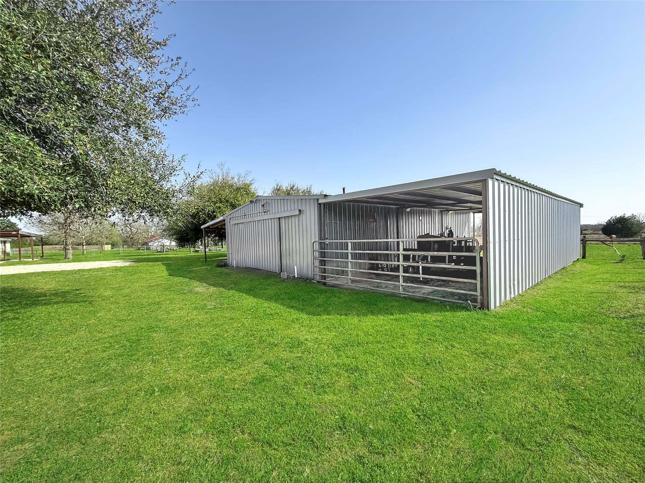 1401 Fm 112, Lexington, TX 78947