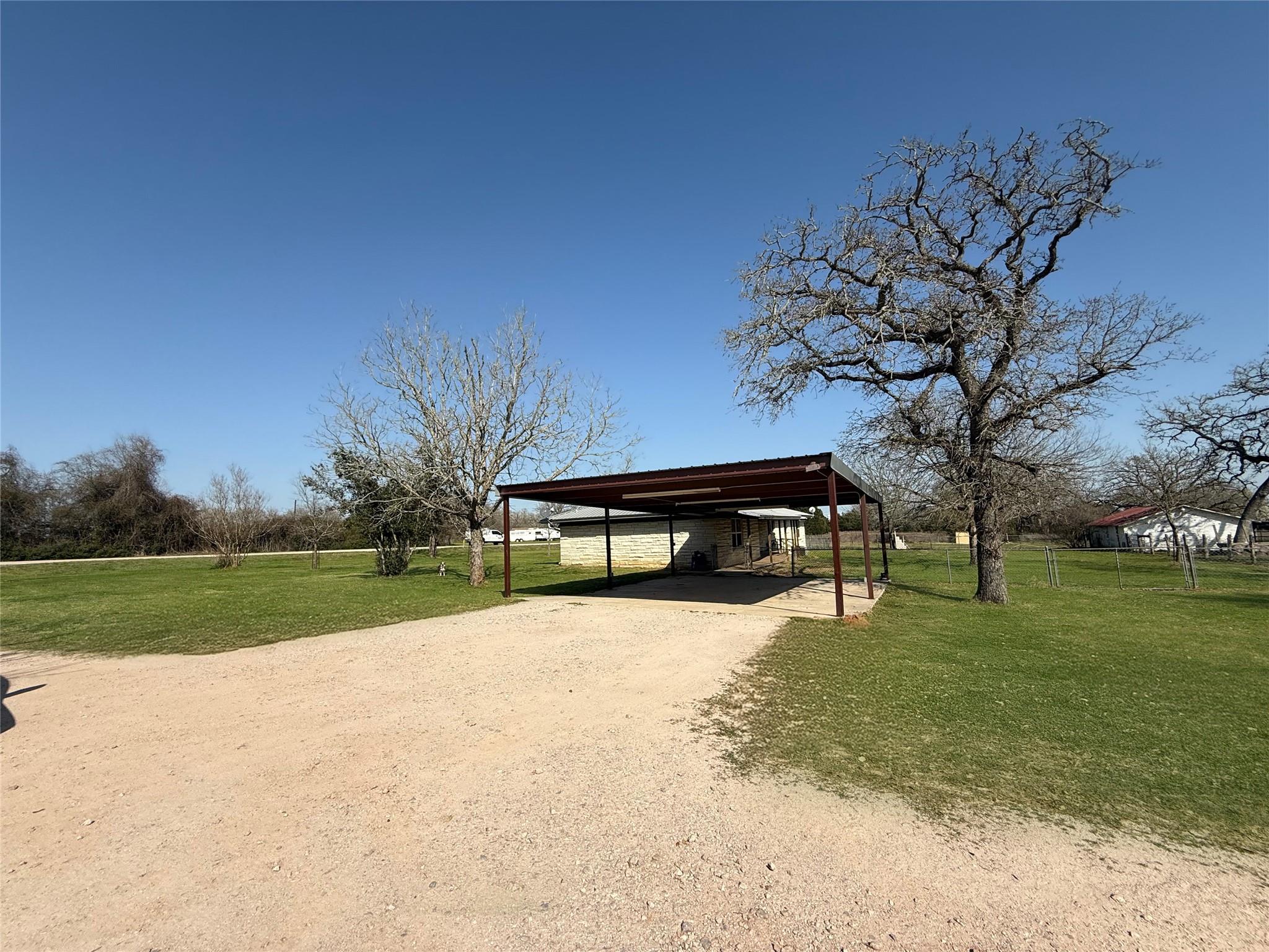 1401 Fm 112, Lexington, TX 78947
